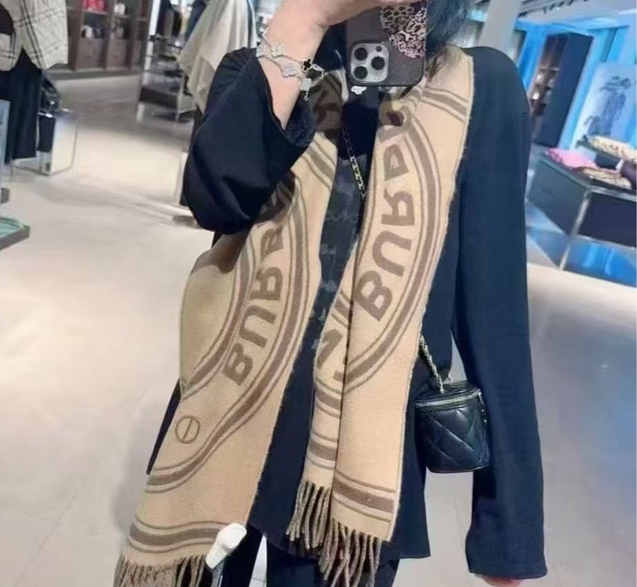 預購 Burberry🌈🌈折扣款 羊毛圍巾🧣all sale
