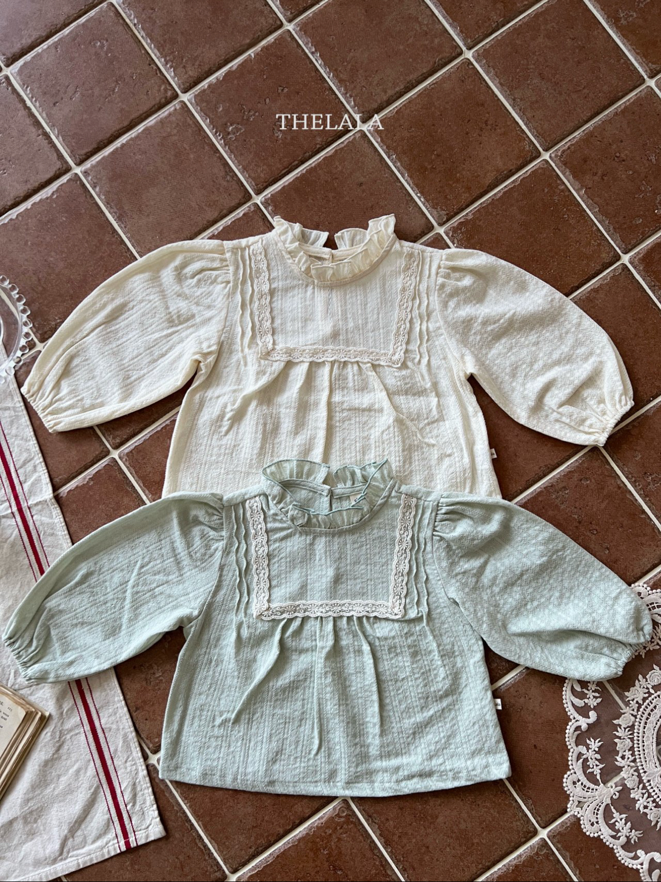 🌸預訂 韓國直送🌸🇰🇷THELALA兩色蕾絲花邊領長袖上衣