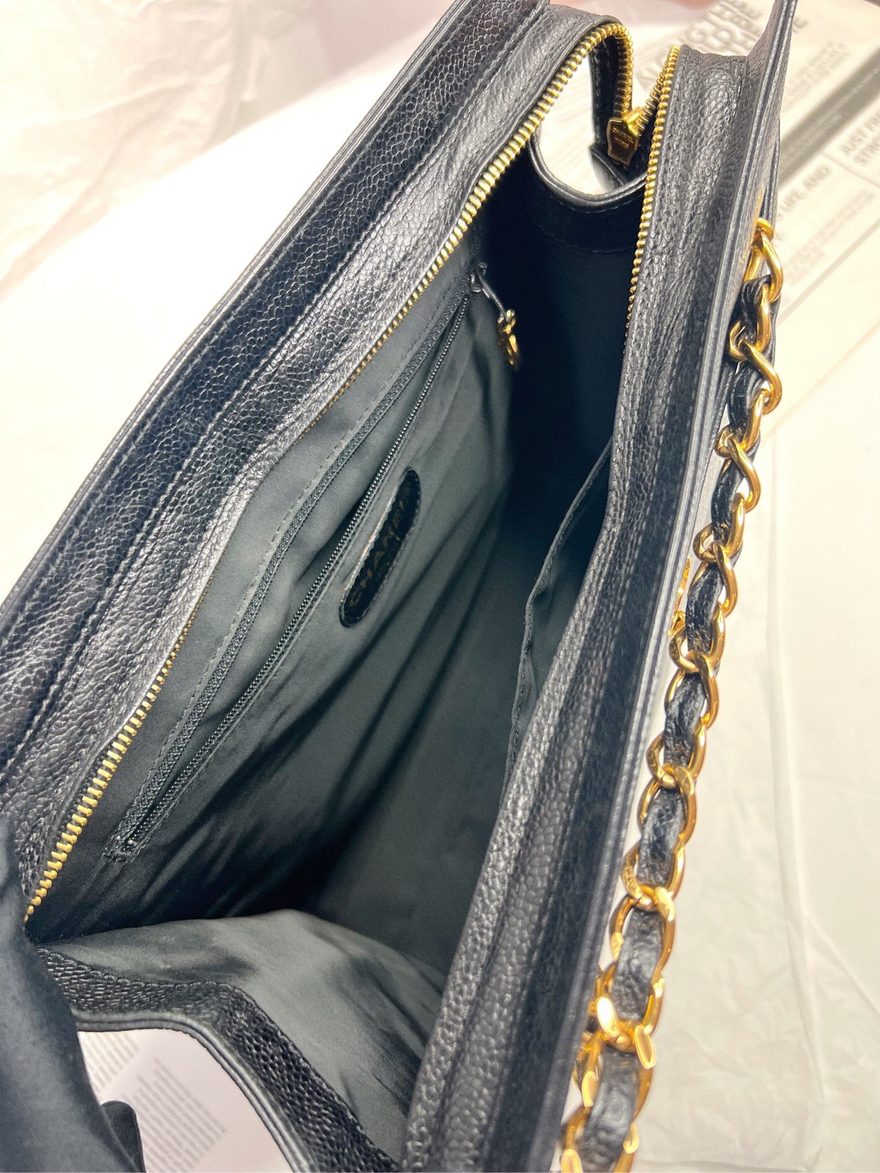 【預訂貨品】CHANEL 黑金魚子醬光面琴譜包