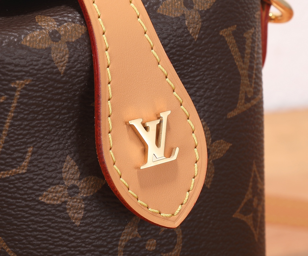 Louis Vuitton Fold Me Pouch