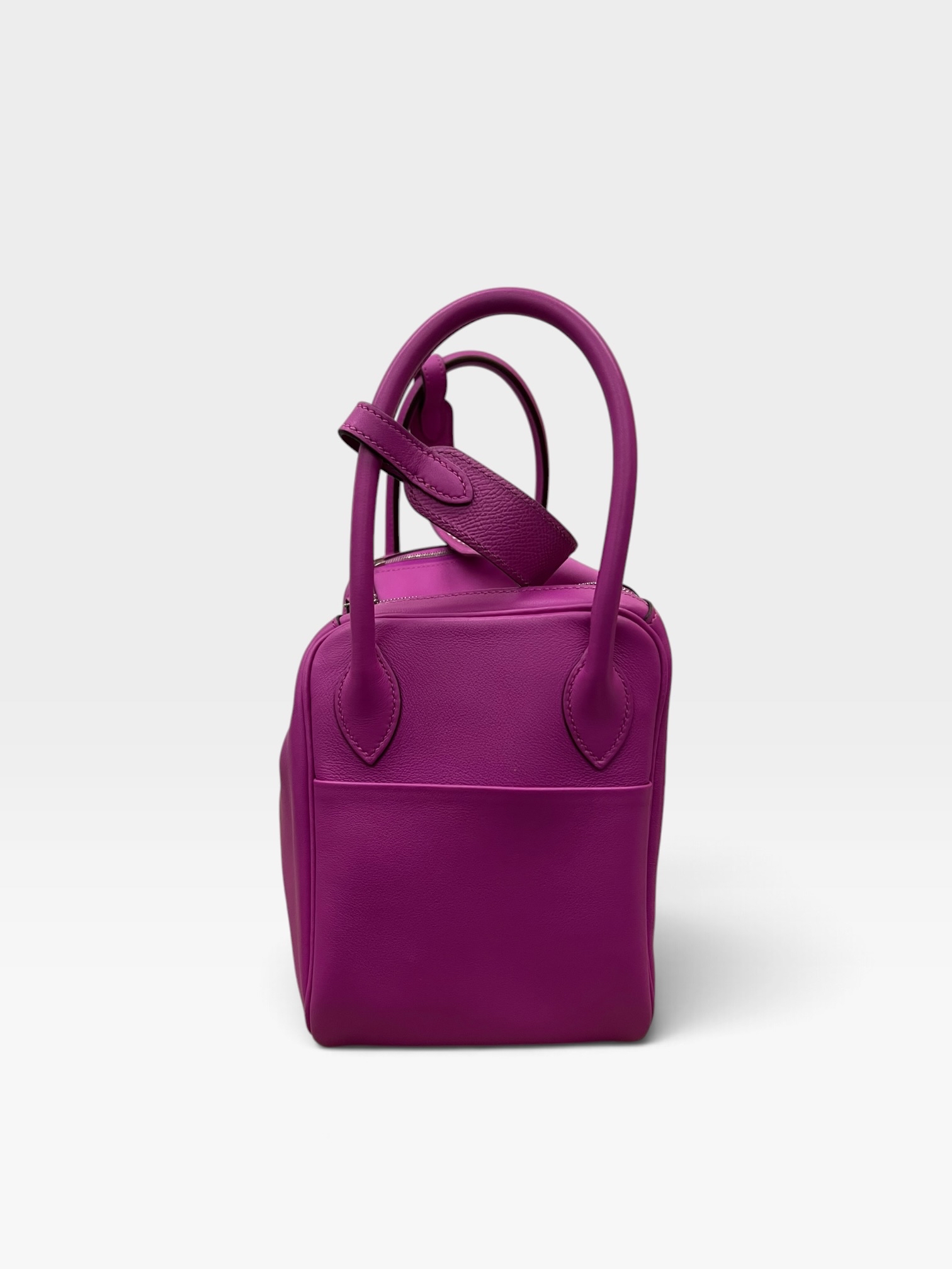 Pre-Owned Hermès Lindy 26 /Stamp Q / Product Code: 102706