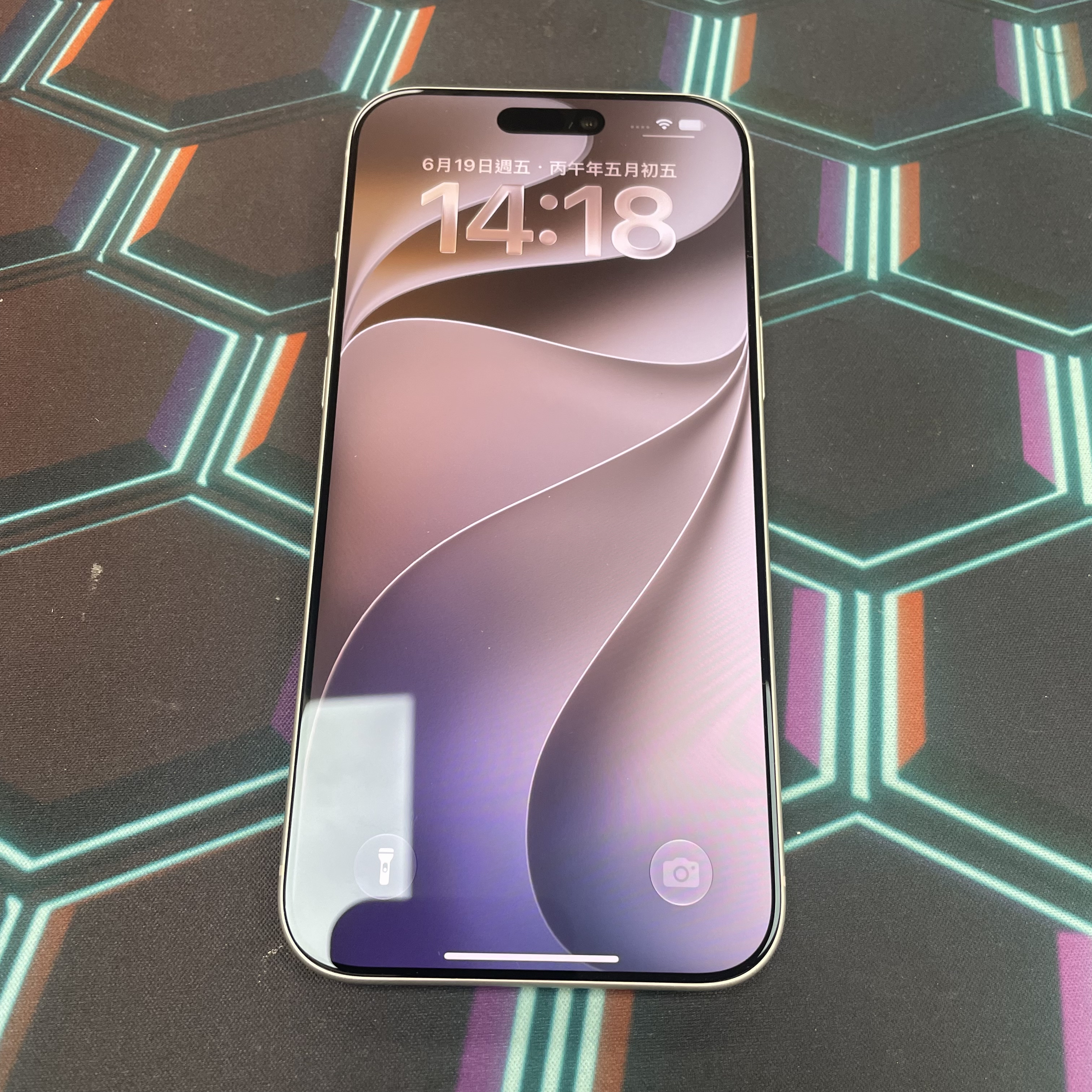 *6780 17 Pro max 未使用品 1TB 電100 銀色 sliver