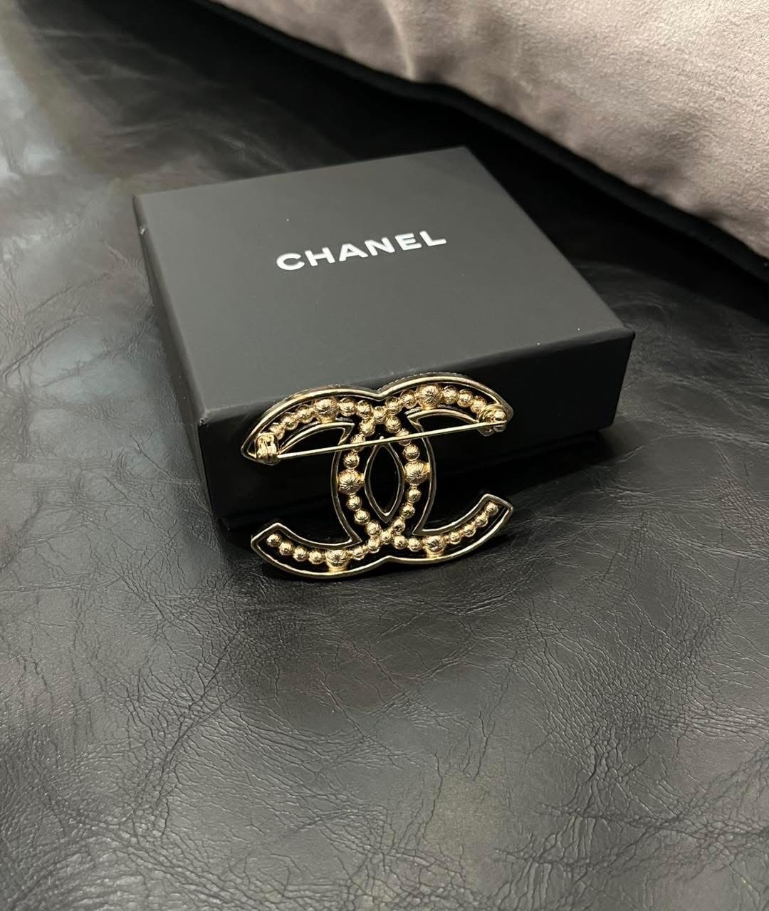 Chanel brooch pearl cc logo 心口針 100%Authentic ,99%new ✅dust bag✅box 