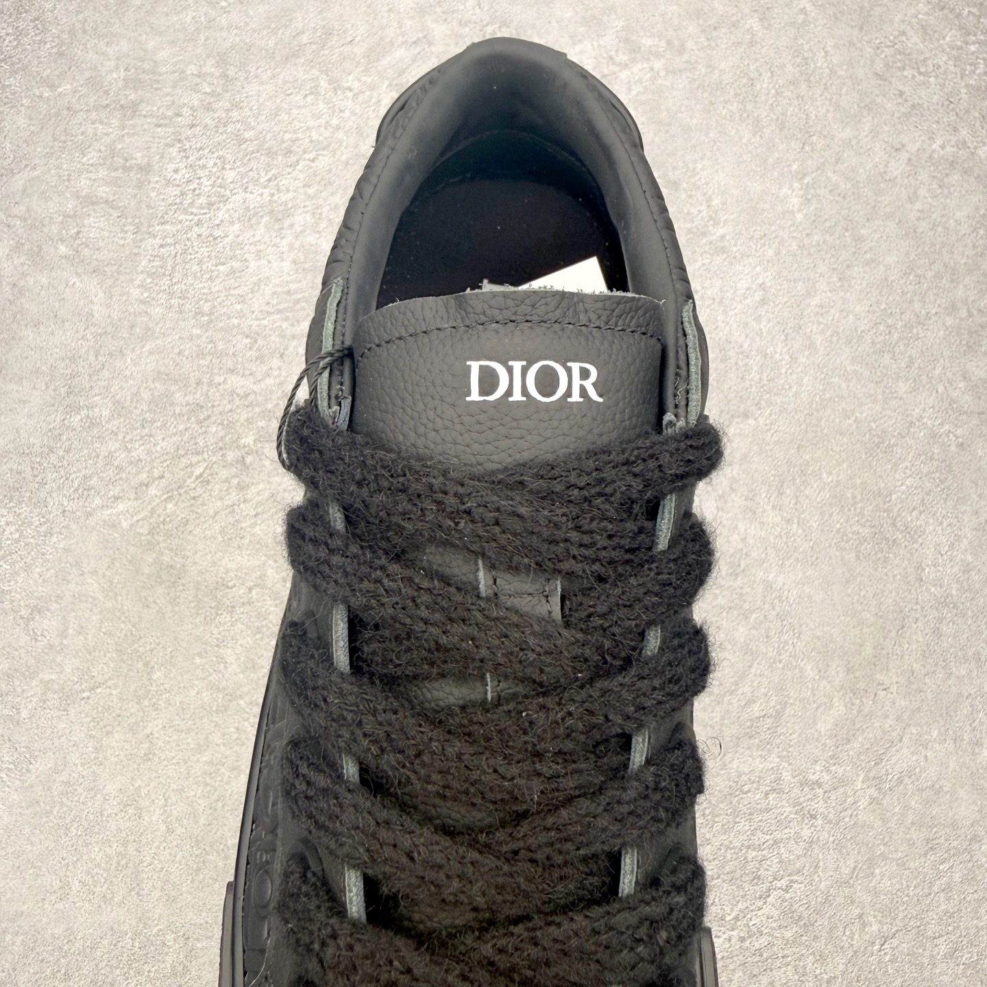 Dior B33