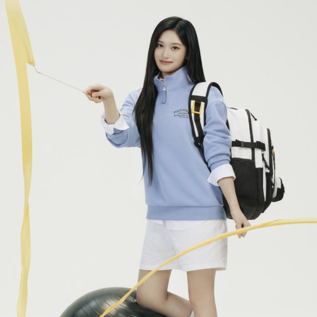 [IVE LEESEO x NATIONAL GEOGRAPHIC] Rontra Graphic Semi-Oversized Fit Half Zip-Up Sweatshirt (2色)