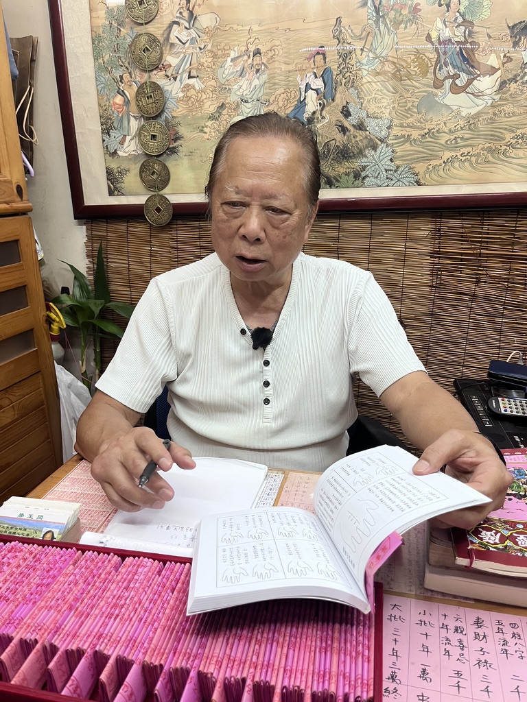 ✋🏻【伸出雙手，秒懂人生】玄學大師伍立群權威鉅作《手相演釋》！一眼看透財運、感情與事業命脈！ 🔥