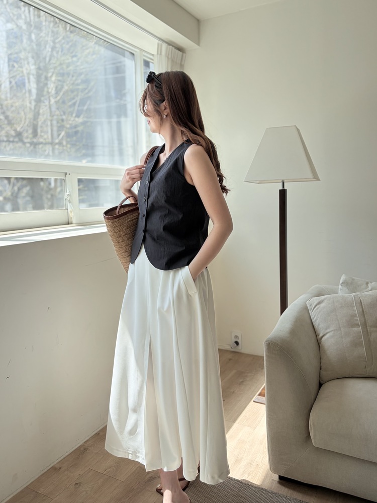 Minimal Buttoned Vest (Black)