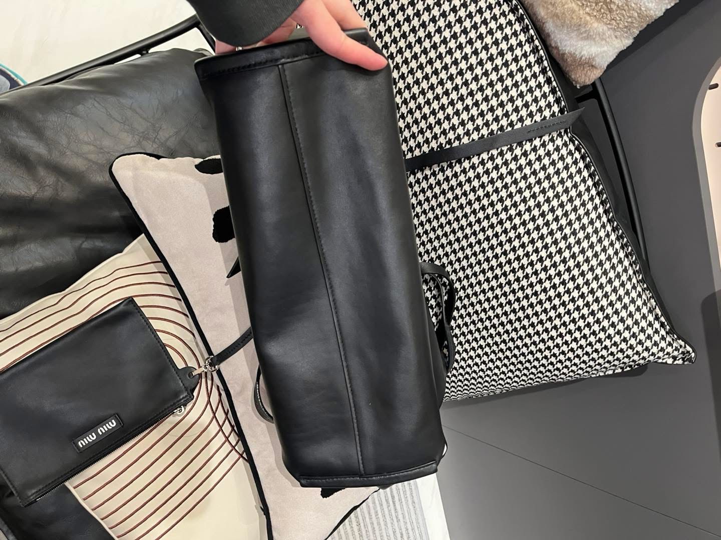 Miu Miu Grace Lux Tote bag calfskin 100%Authentic, 95%New✅dust bag