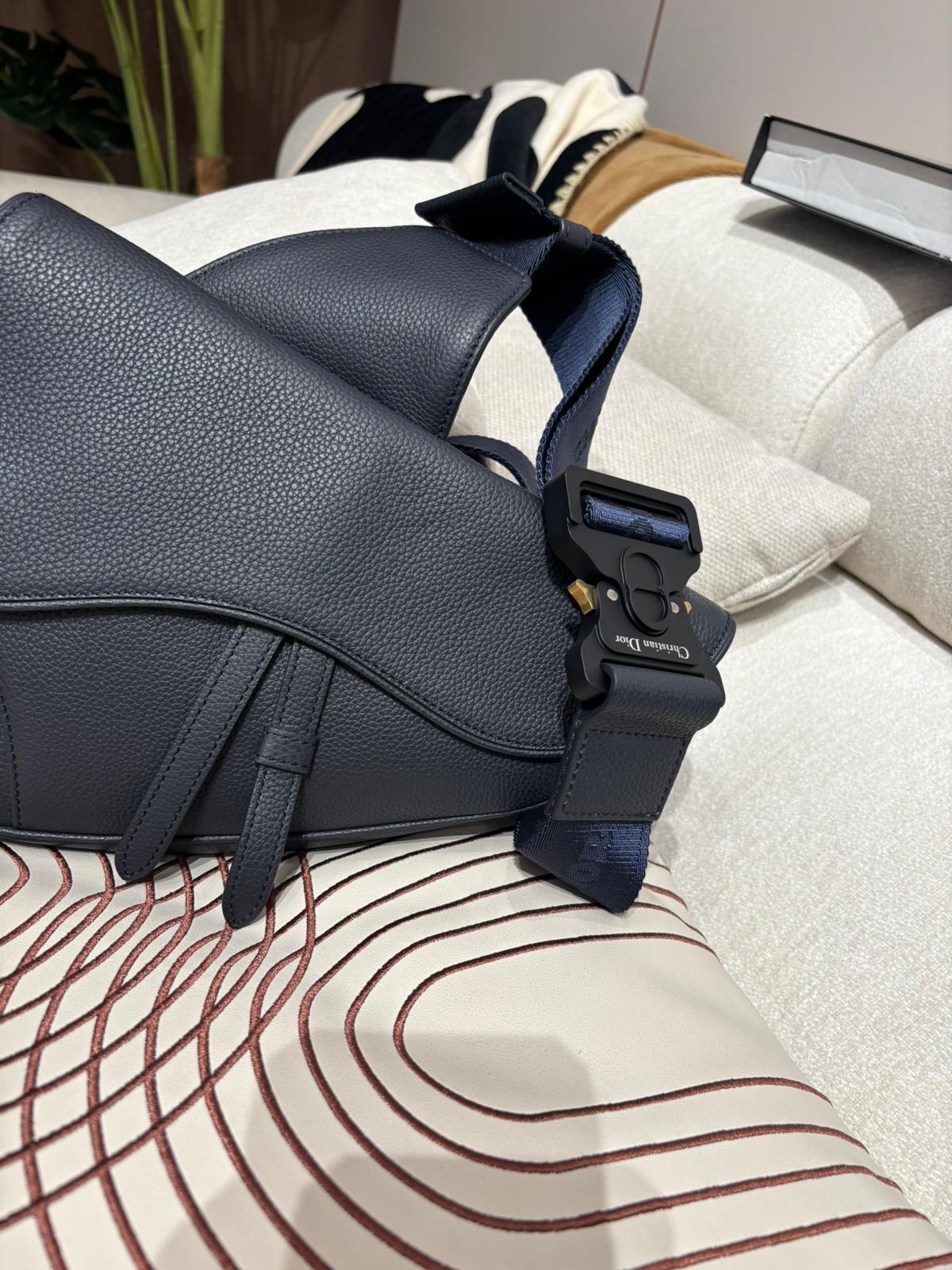Dior saddle bag calfskin men  100%Authentic ,98%new✅dust bag  