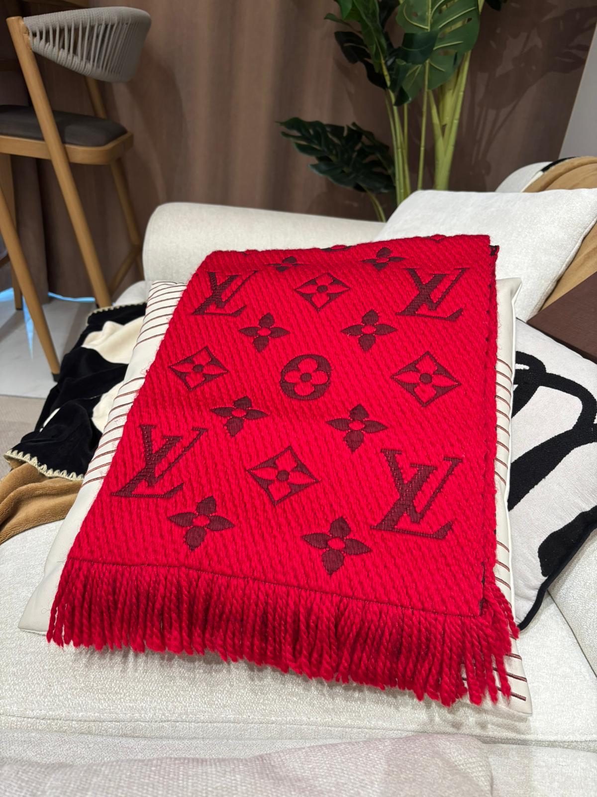 Lv scarf 羊毛頸巾 100%Authentic ,98%new ✅盒