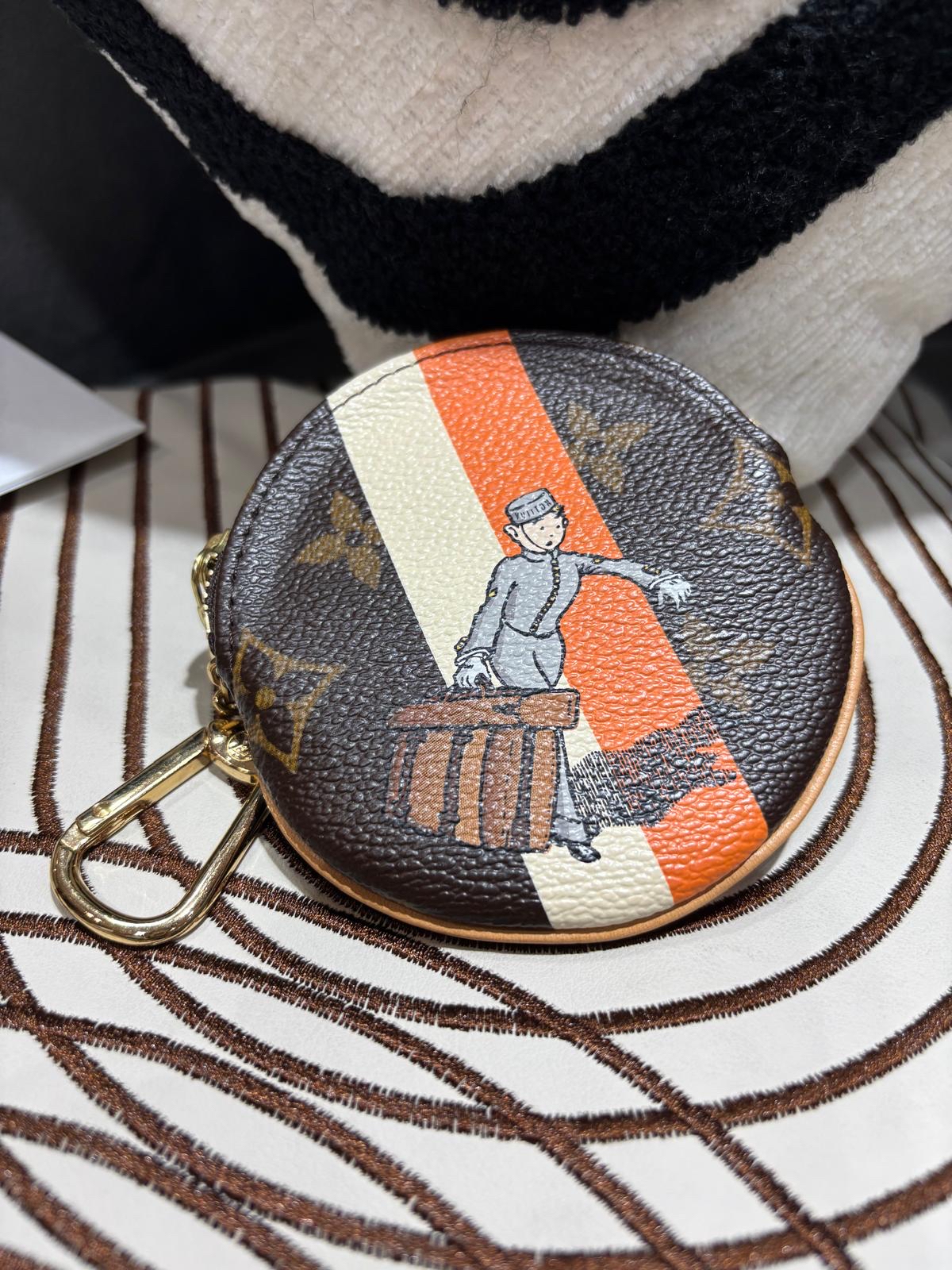 Louis Vuitton LV Bell Boy Coin & Key Case 100%Authentic, 98%New ✅Dust bag