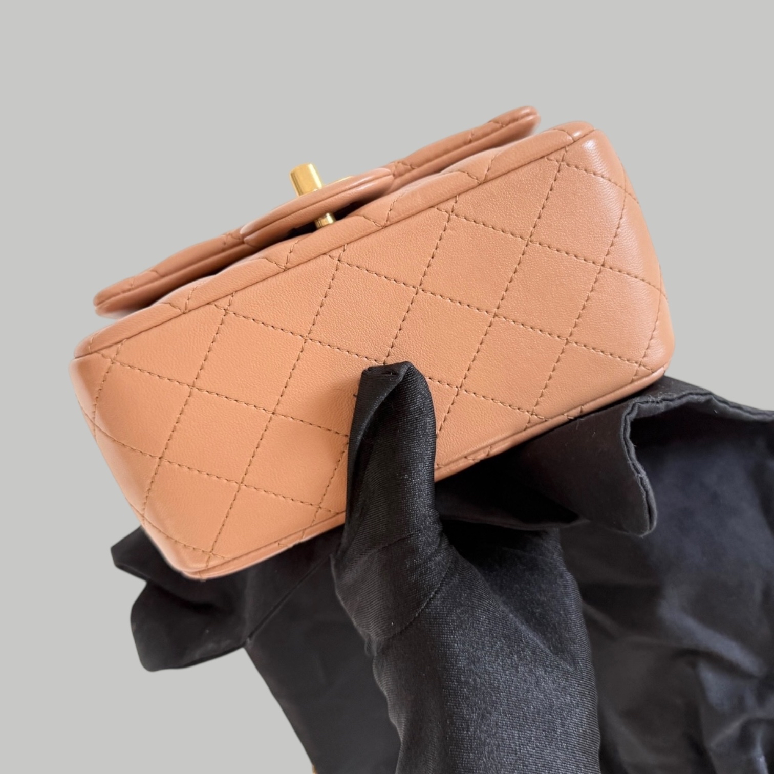 Chanel Lambskin焦糖啡金球