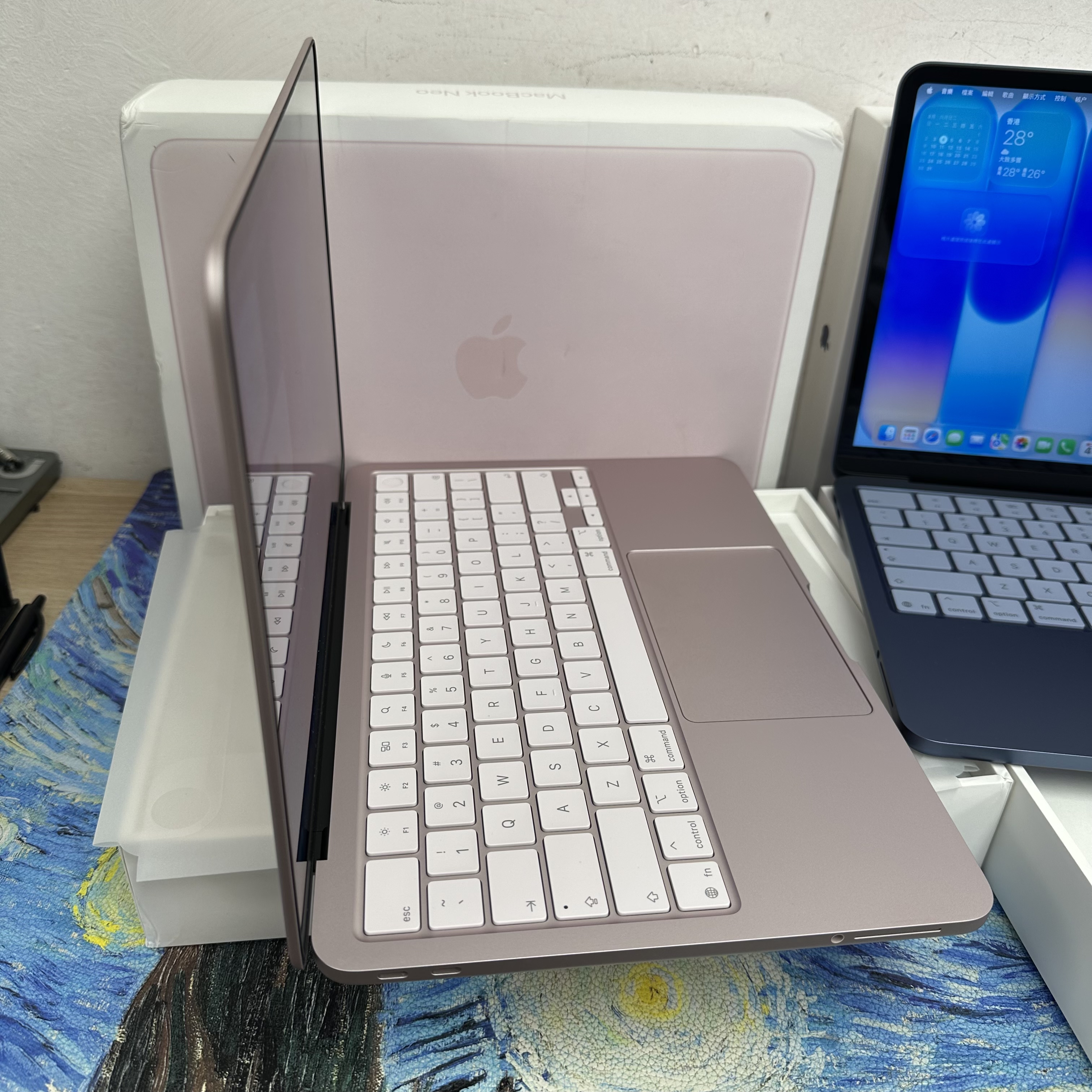APPLE  MacBook Neo A18 Pro CPU/ 8GB Ram/512GB SSD/5核心GPU/Liquid Retina Mon/13吋/藍色💙粉紅色🩷/Gaming Laptop / Notebook / 超強續航能力/文書機 / 畫圖 / 剪片 / Movie / Netflix 