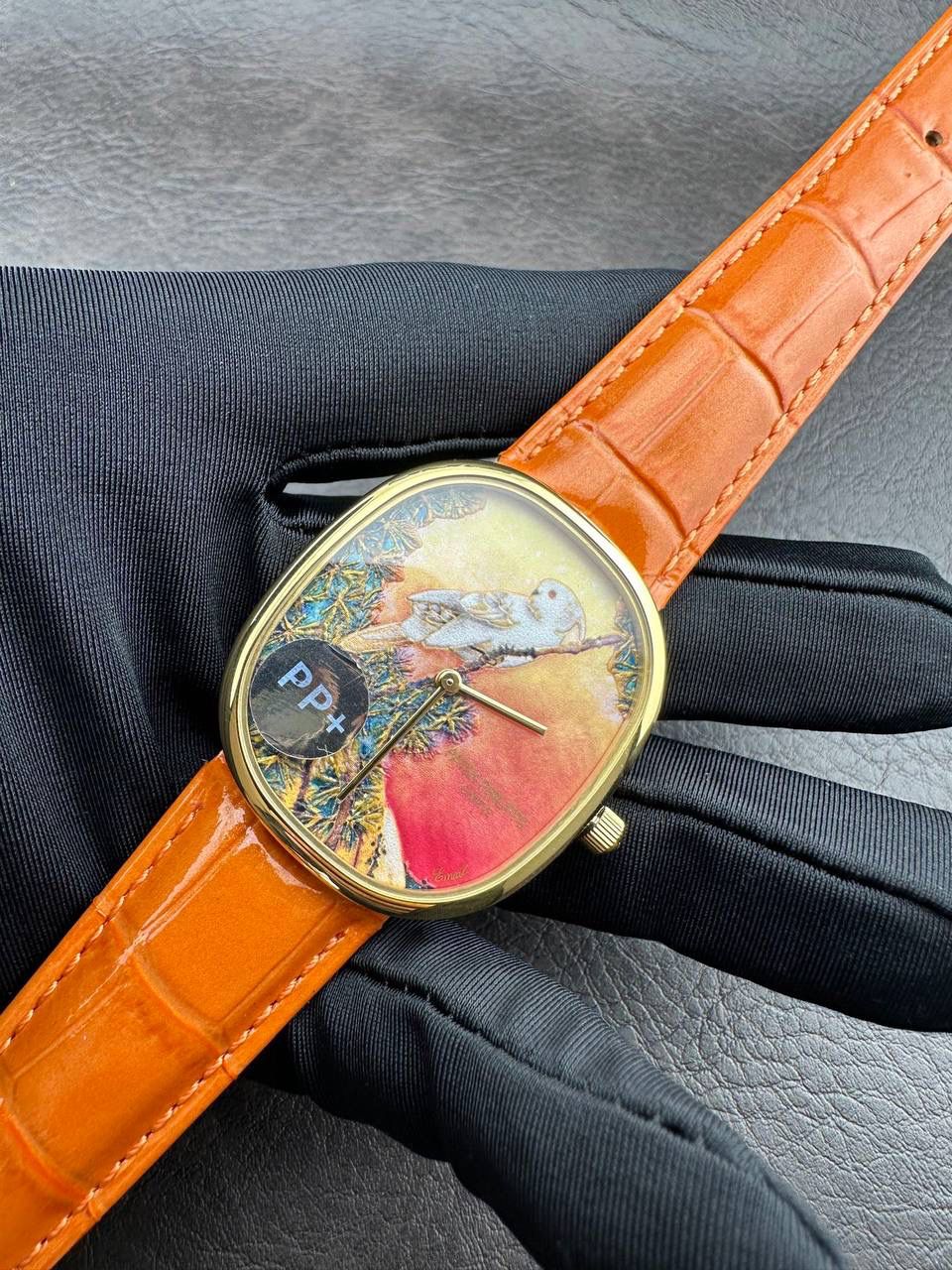 PP➕ Factory2025新品首发｜百达5738系列 68克配重版 复刻经典，更胜经典——GOLDEN ELLIPSE 黄金椭圆腕表重磅登场！ ✅ 黄金分割美学重塑：遵循1:1.6181经典比例，34.5MM×39.5MM椭圆表径搭配7.7MM纤薄厚度，复刻古典韵味与佩戴舒适度。 ✅ 316L精钢表壳：介于圆形与矩形之间的别致椭圆轮廓，还原原版线条张力，质感细腻出众。 ✅ 3D立体云贝母表盘：专属浮雕打印工艺，折射神秘深邃光泽，告别市面暗淡平庸款，上手自带高光。 ✅ 定制进口小牛皮表带：21X16尺寸对版原配，搭配同型椭圆表扣，与表壳设计遥相呼应，贴合手腕更显格调。 ✅ 9015精准机芯：走时稳定精准，兼顾实用性与耐用性，日常佩戴无压力。 PP➕不做“远观款”，只为呈现最接近原版的真实佩戴体验——从细节质感 to 上手触感，每一处都经得起近距离审视，让经典韵味在腕间完美延续！