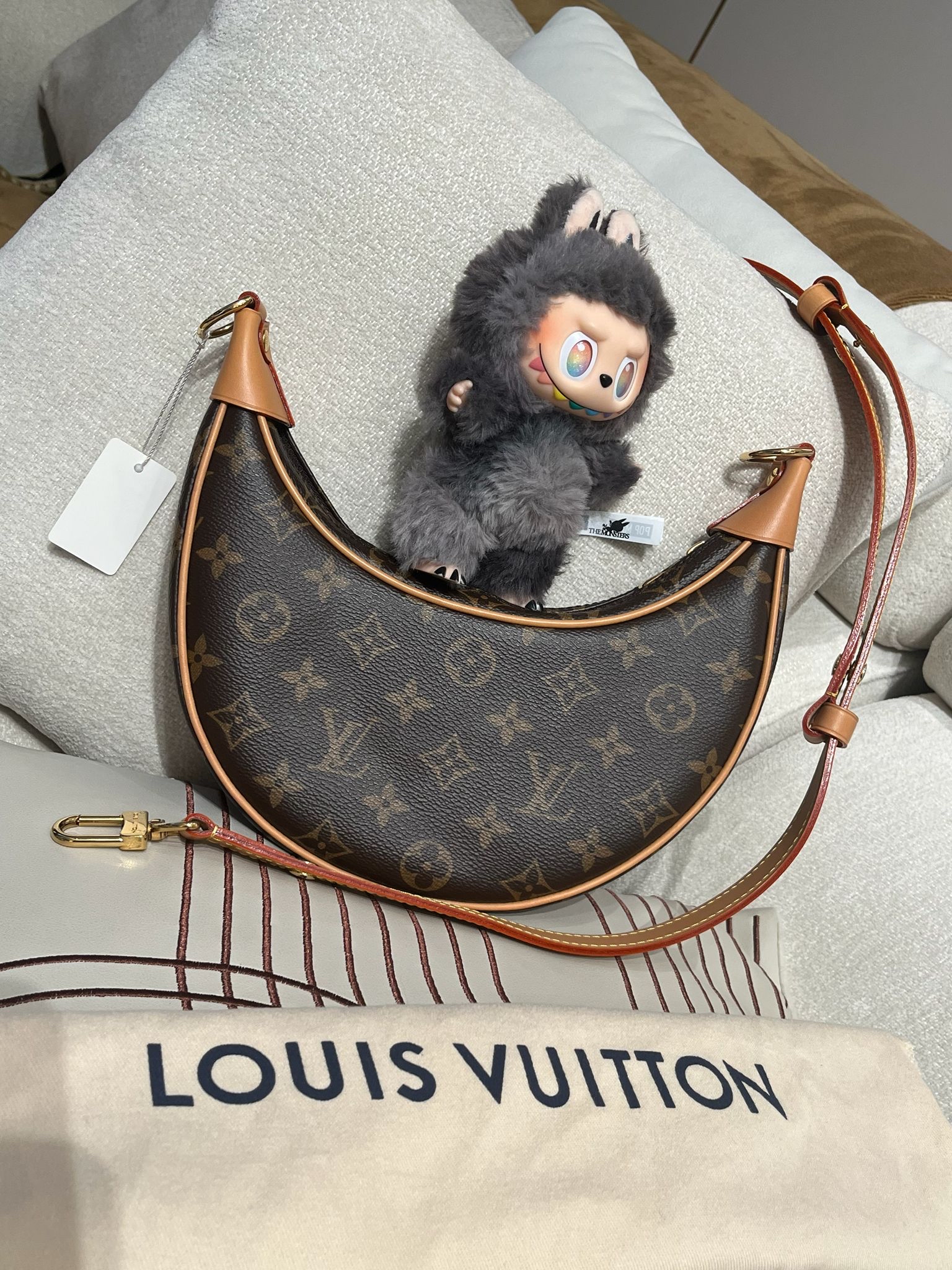 Lv loop hobo monogram M81098 ,100%Authentic, 98%new ✅Dust bag✅Box