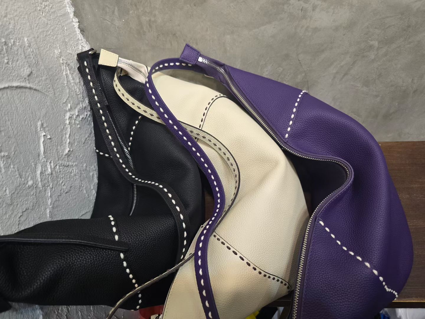 明線軟牛皮包包