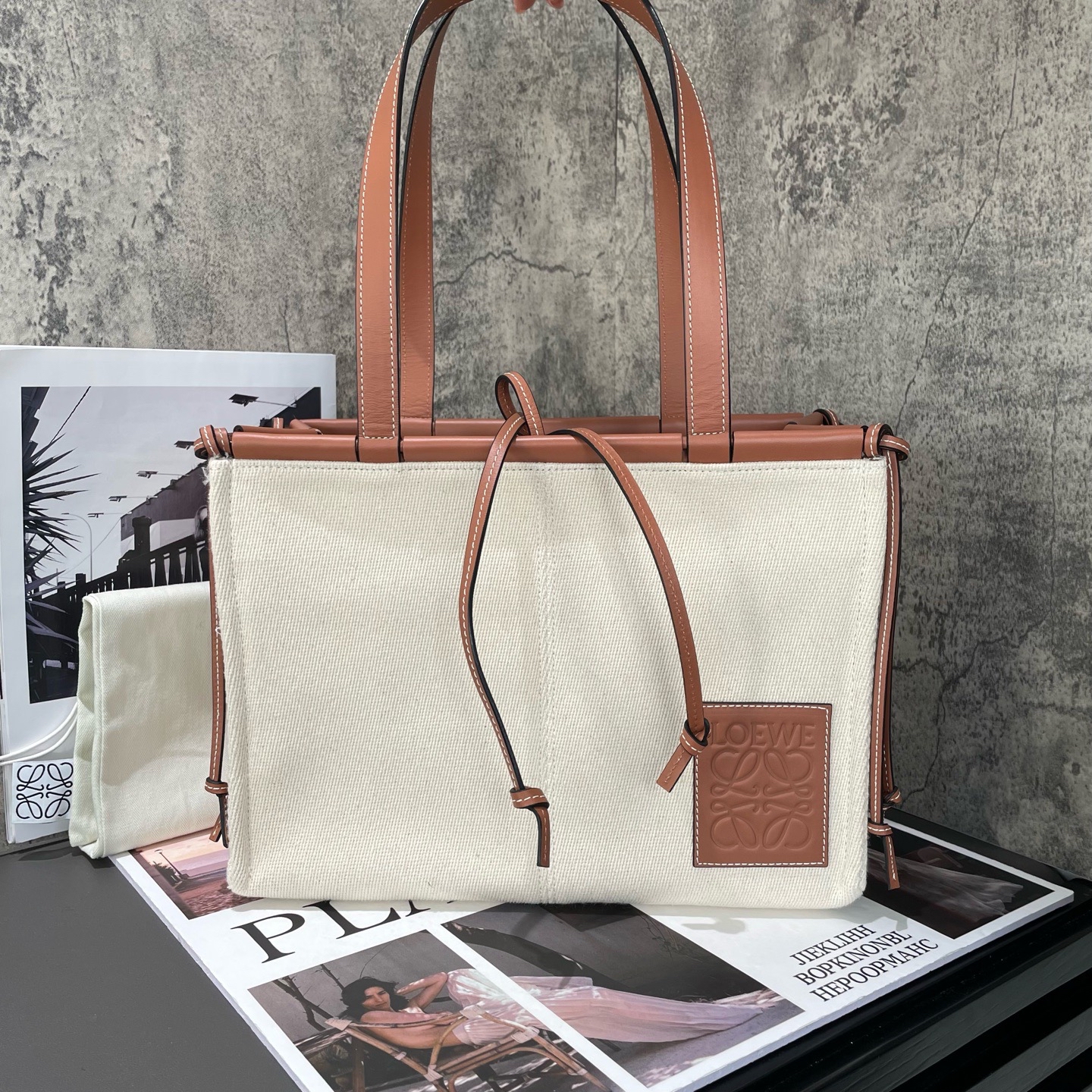 【預訂貨品】LOEWE米色帆布拼焦糖牛皮tote