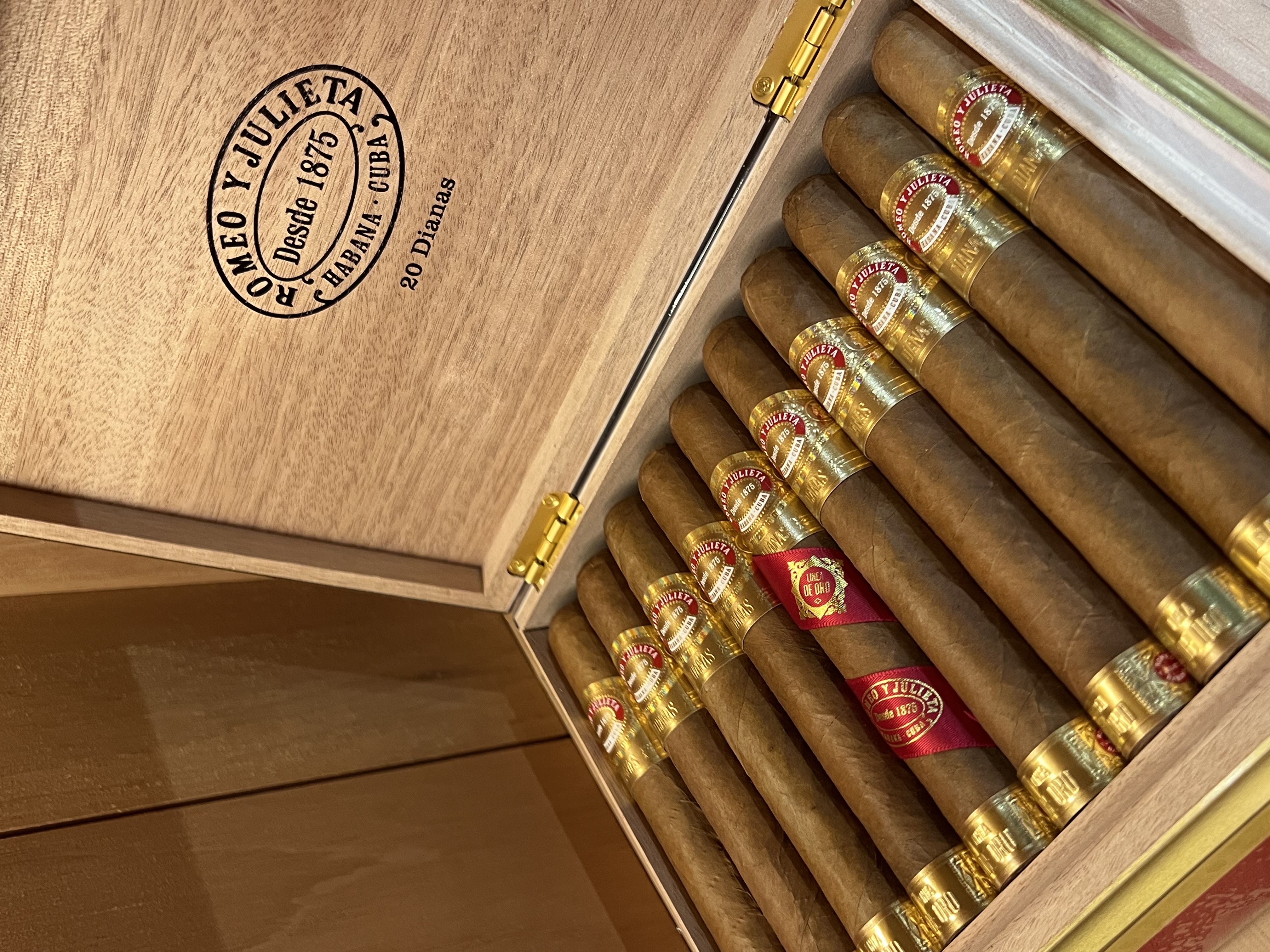 ROMEO Y JULIETA羅密歐戴安娜保濕盒 （20支）