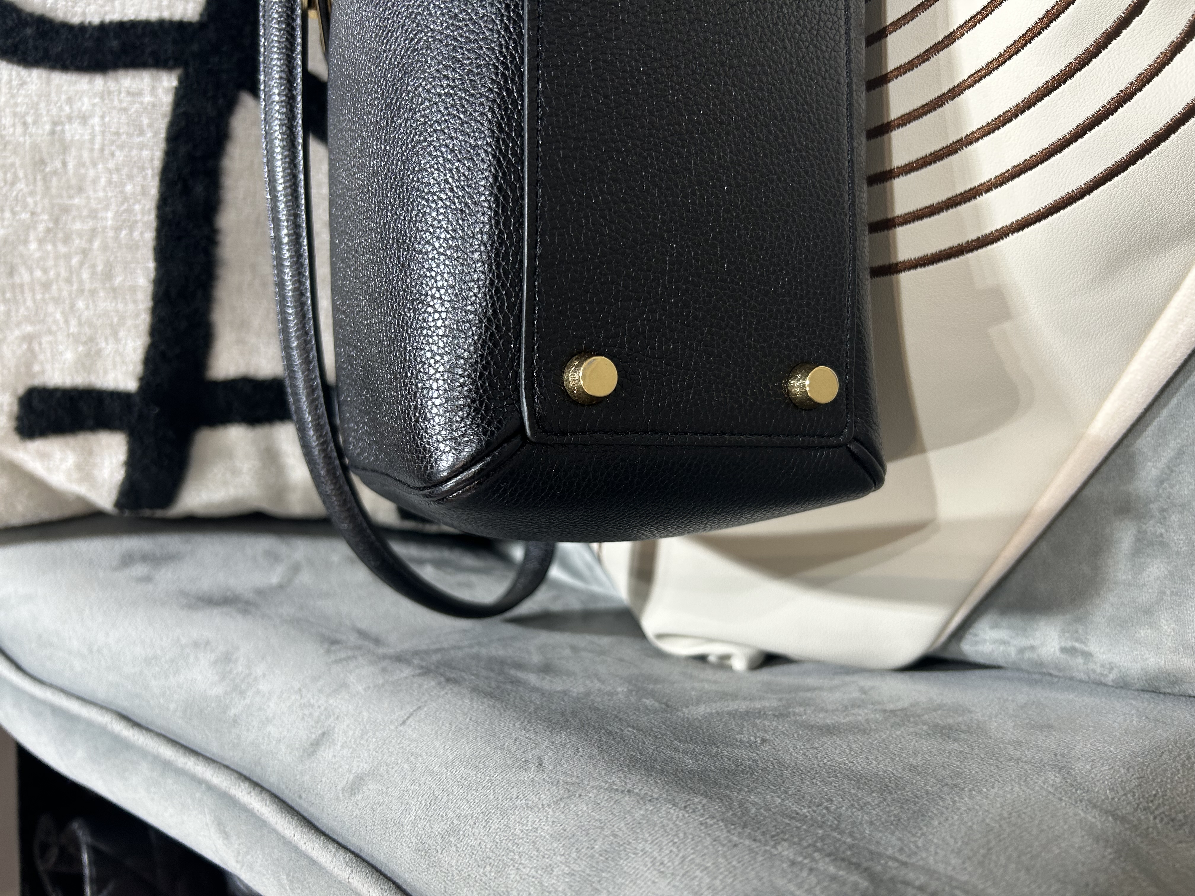 CELINE 16 Medium 2 way bag Black Calfskin黑色小牛皮16 中號兩用袋100%Authentic, 98%new ✅專門店收據✅防塵袋✅肩帶 