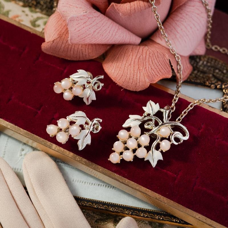 C.a. 1950s American Emamel Grape with Pink Moonglow Lucite Necklace & Screwback Earrings Set (MT1123)