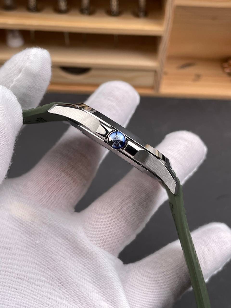 百达翡丽 Aquanaut 5167A 军绿色橡胶表带自动机械男士腕表