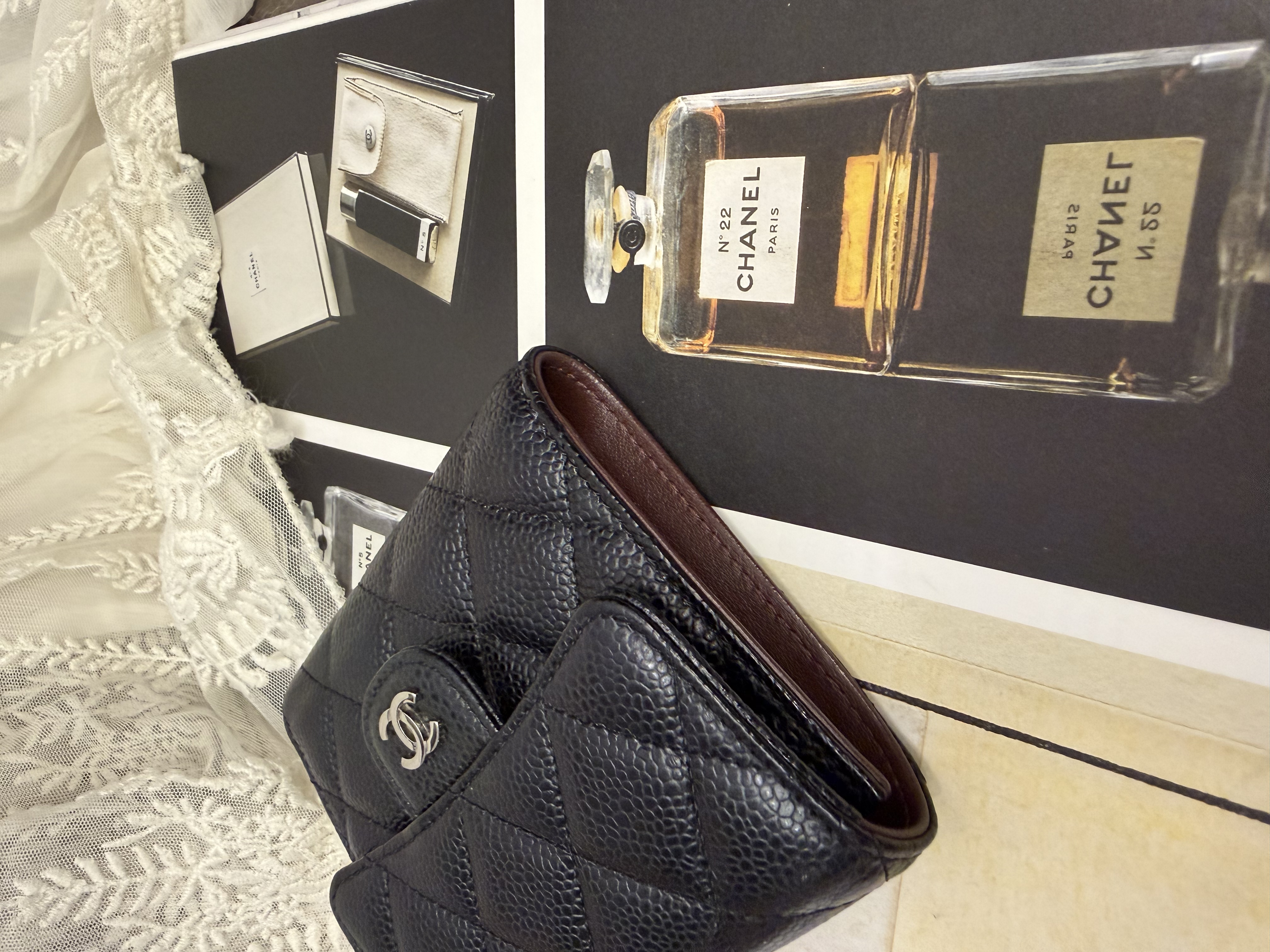 接近閑置 Chanel cc logo black caviar short wallet phw