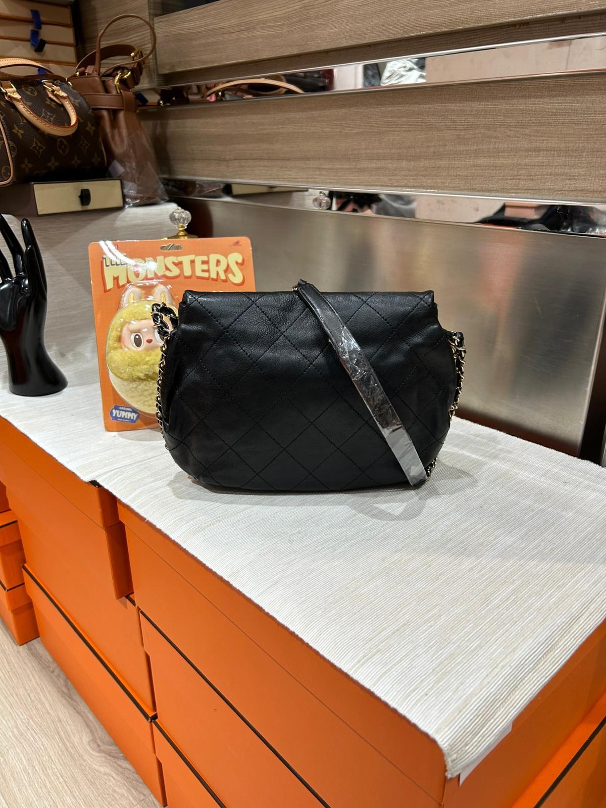 Chanel Chain Around Crossbody Bag 100%Authentic, 95%New ✅收據✅Card✅Dust bag ✅Box