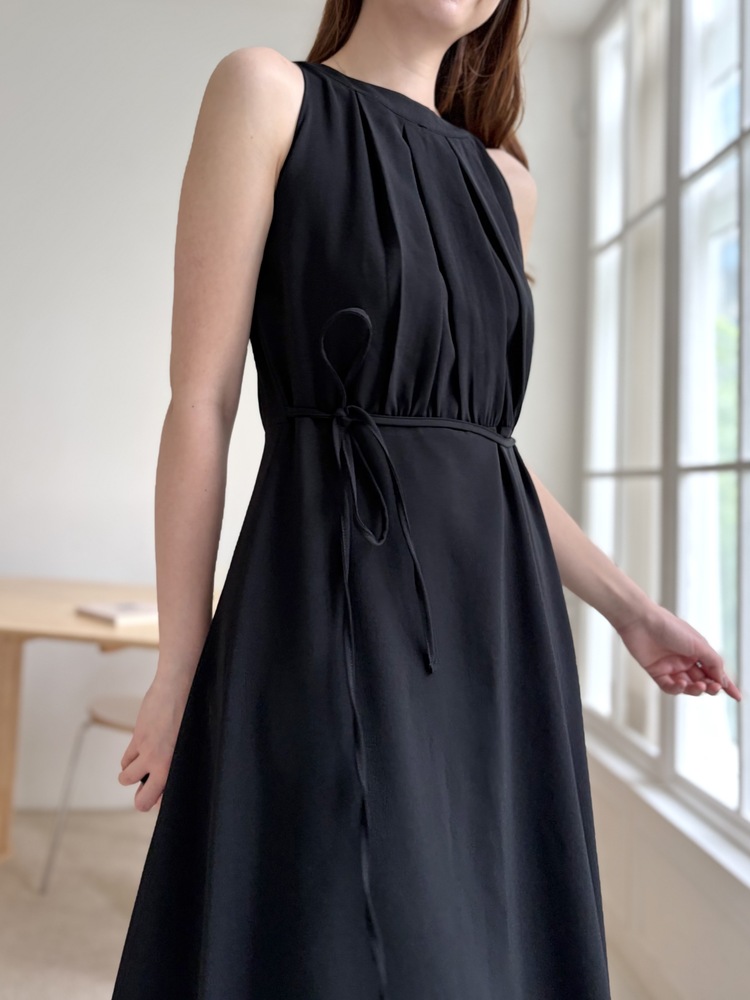 Pleated Halter Maxi Dress (Black)