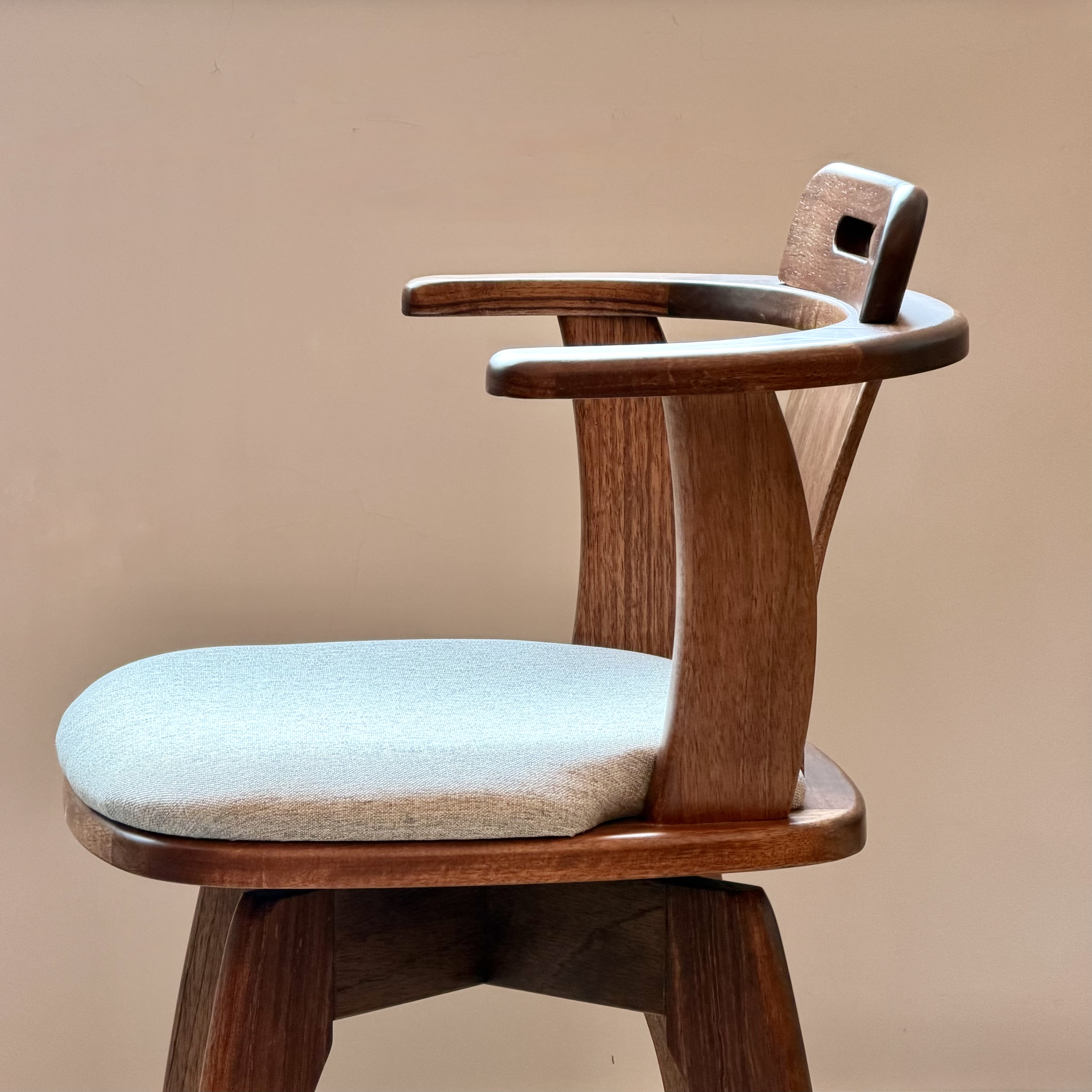 新品推介 COUNTRY  Swivel Chair