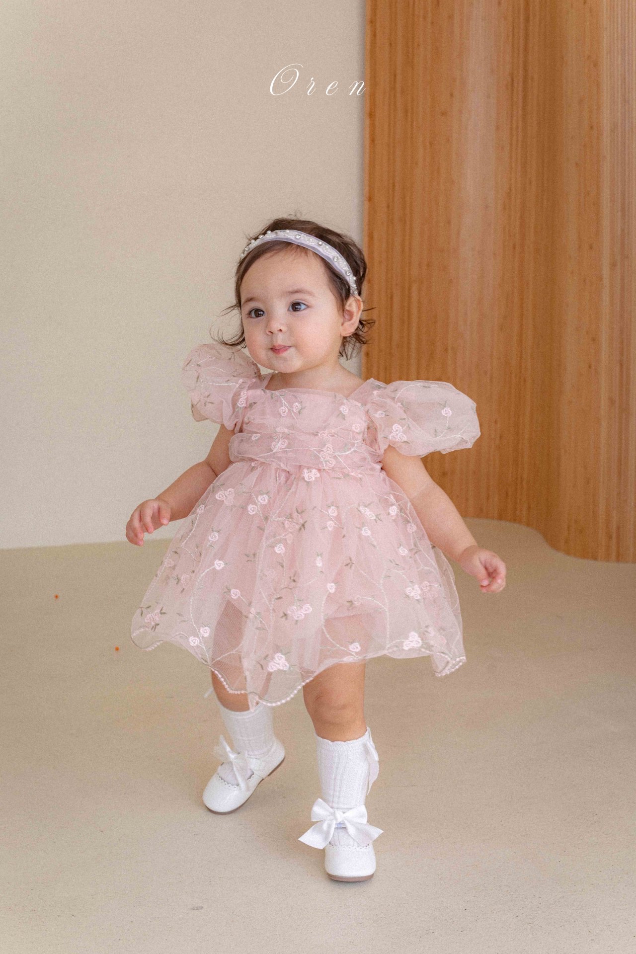 ☀️預訂 韓國直送☀️🇰🇷Oren Roslyn Bloom兩色花卉刺繡泡泡袖包屁裙/連身裙