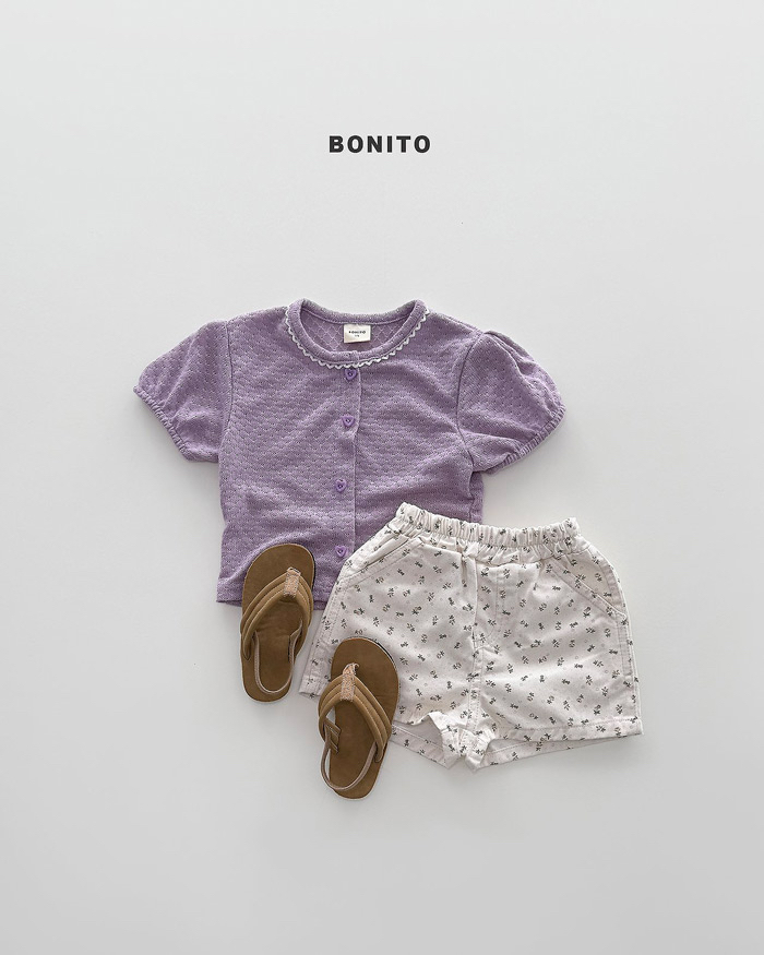 以下是您發送的圖片對應的幾個產品標題選項：* **Bonito 女童開襟衫套裝*** **Bonito 兒童紐扣上衣*** **甜心開襟衫系列**