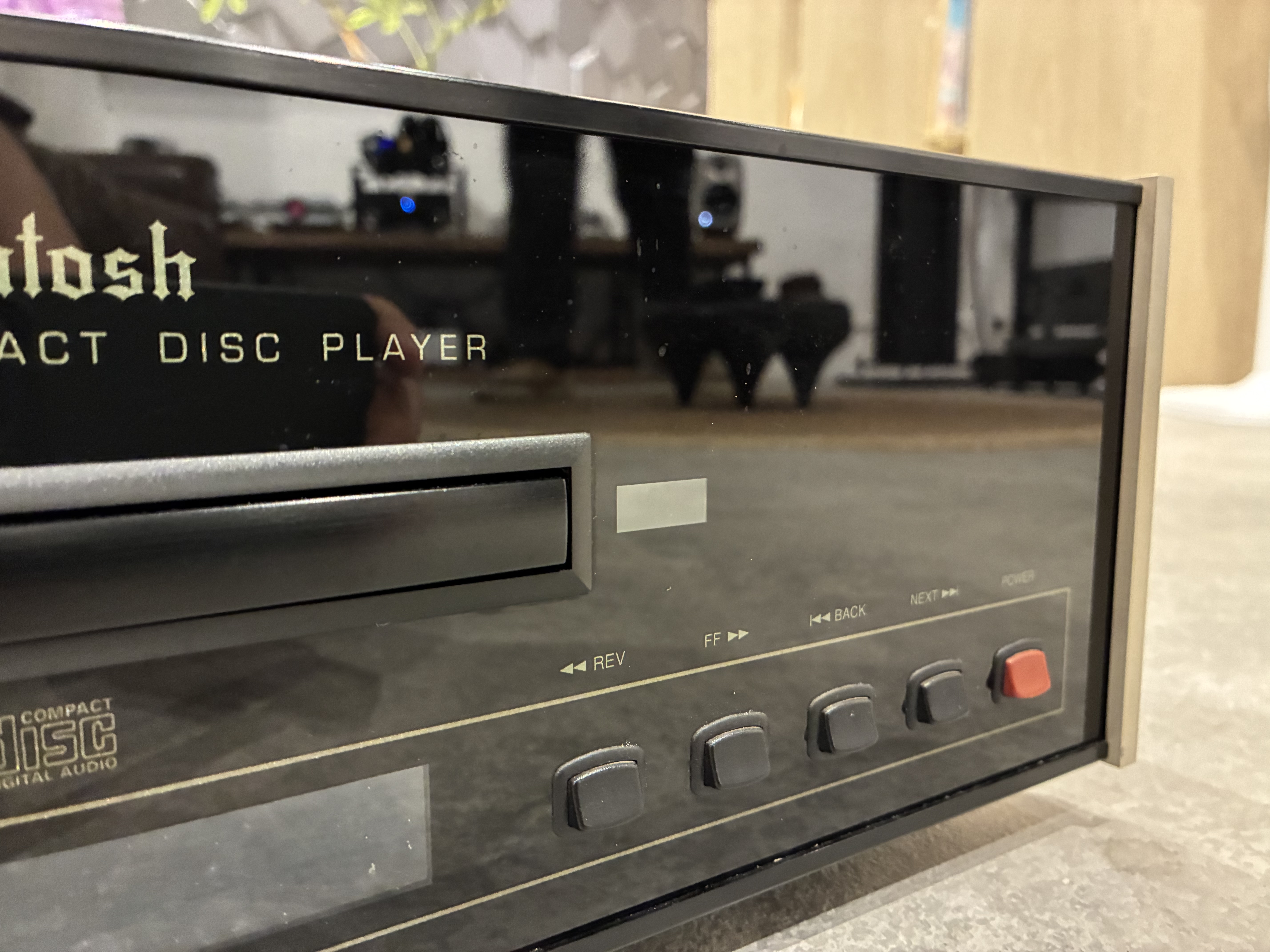 MCINTOSH MCD 7009 STEREO CD PLAYER(使用品）