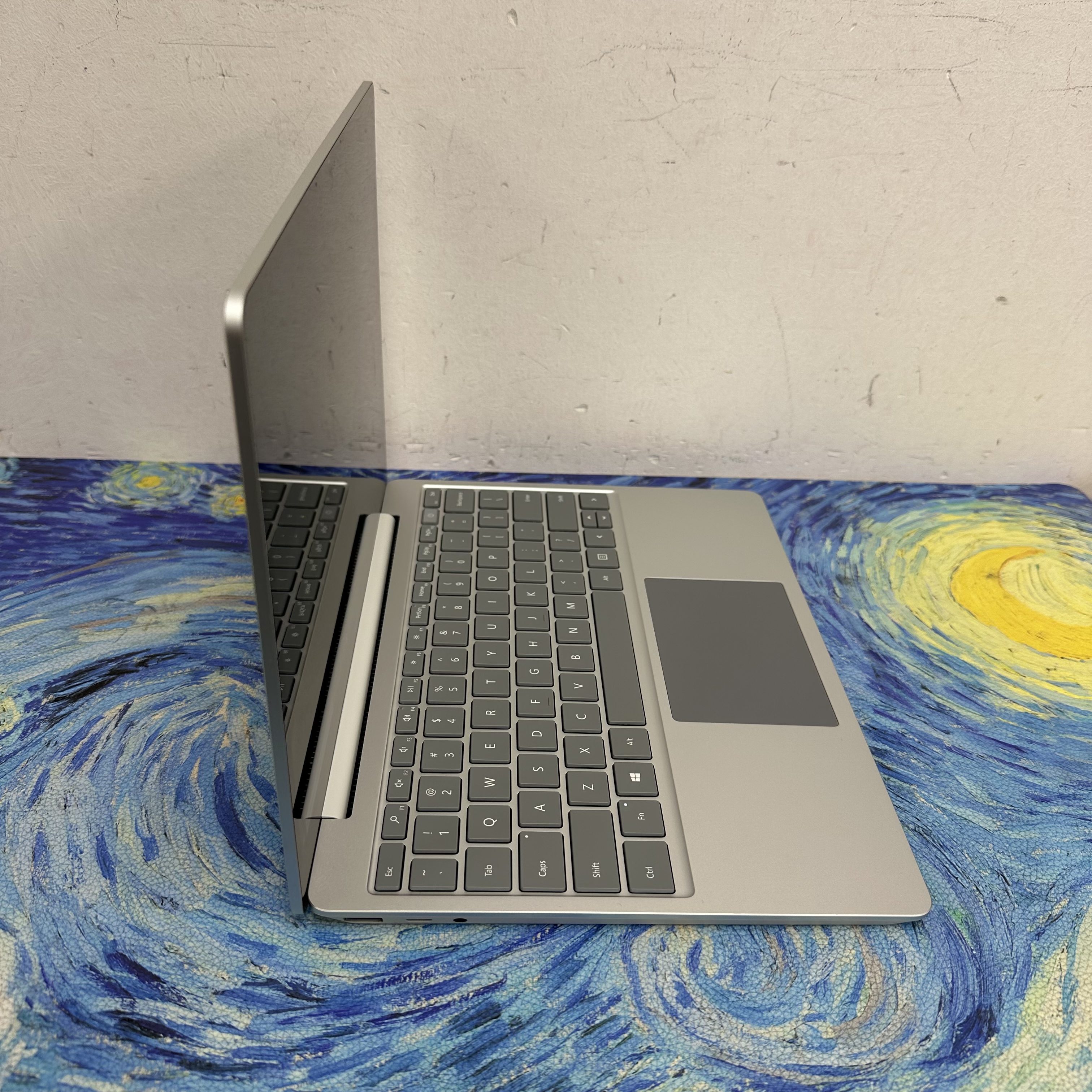 Microsoft Surface Laptop GO 12.4吋/i5-1035G1/16GB Ram/256GB SSD/Touch Mon/超輕薄/ Laptop / Notebook / PC /文書機/ Movie / Netflix / Disney + / Office 