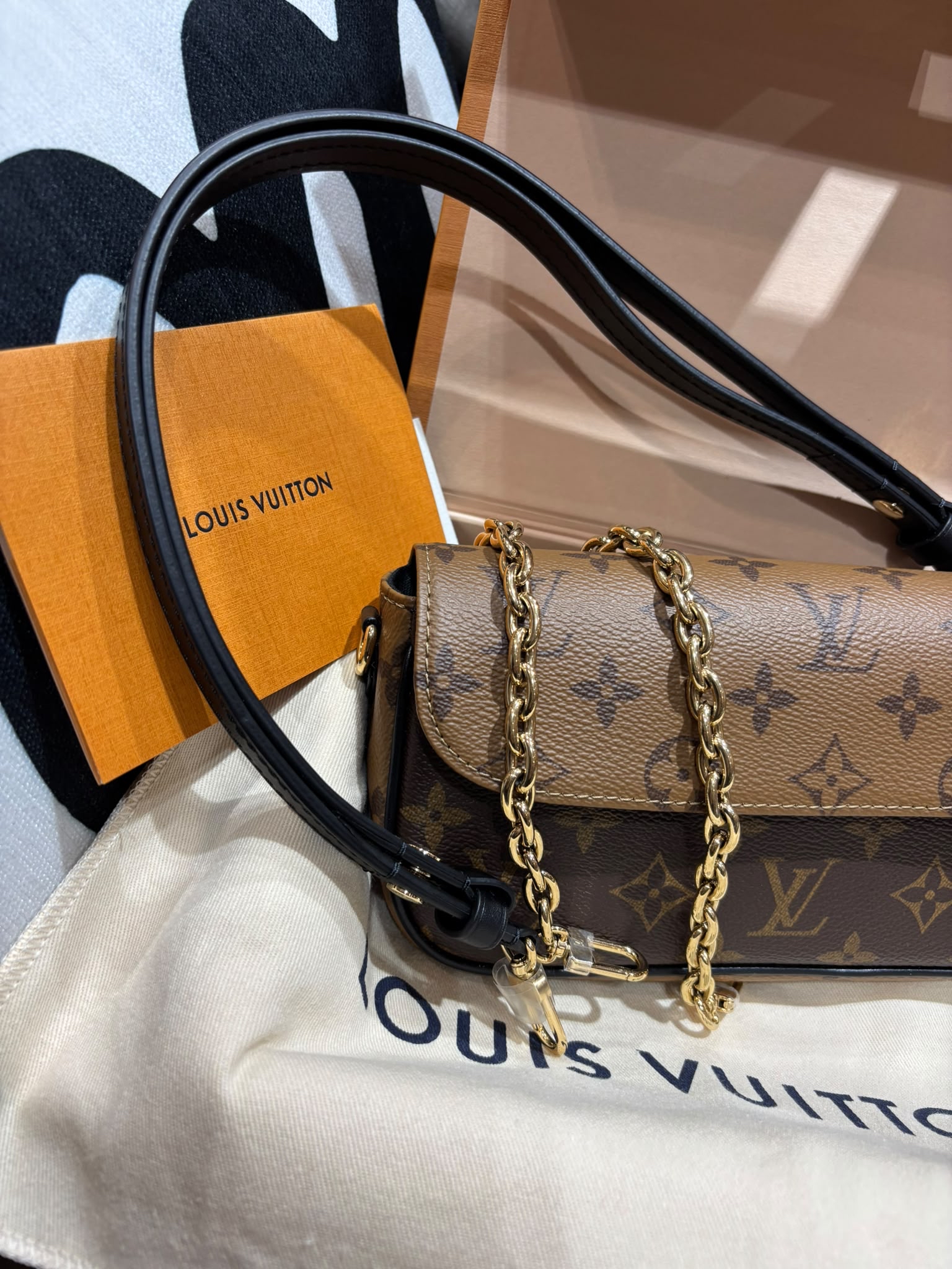Lv Ivy woc M26587 MONOGRAM REVERSE 100%Authentic,  Unused 全新未使用品。 ✅專門店收據✅塵袋✅盒