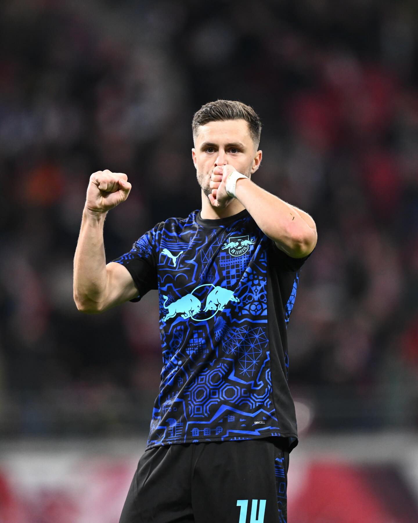 ✨ 螢光登場 Nike Leipzig 萊比錫 2025-26 特別版球衣 784029_01