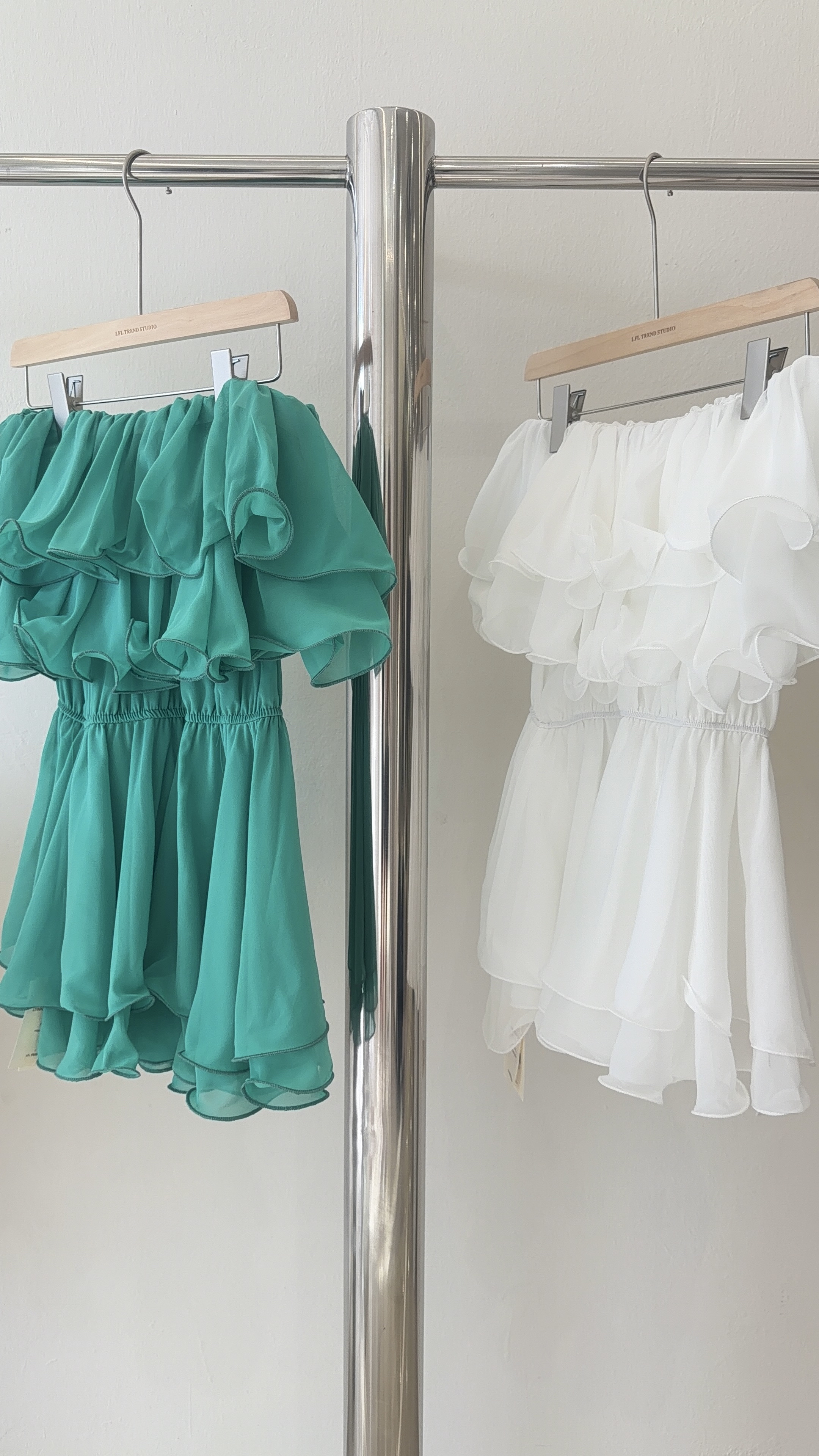 6758 荷叶边一字肩收腰上衣