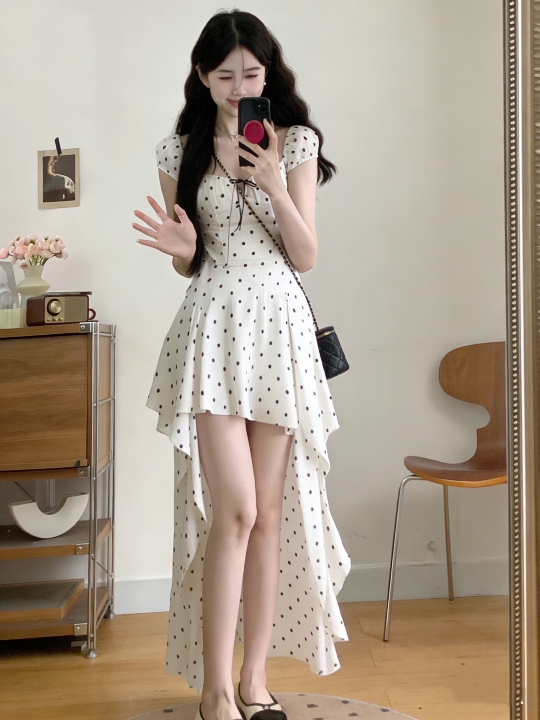 B18(1872) 法式气质波点荷叶前短后长杏连身裙