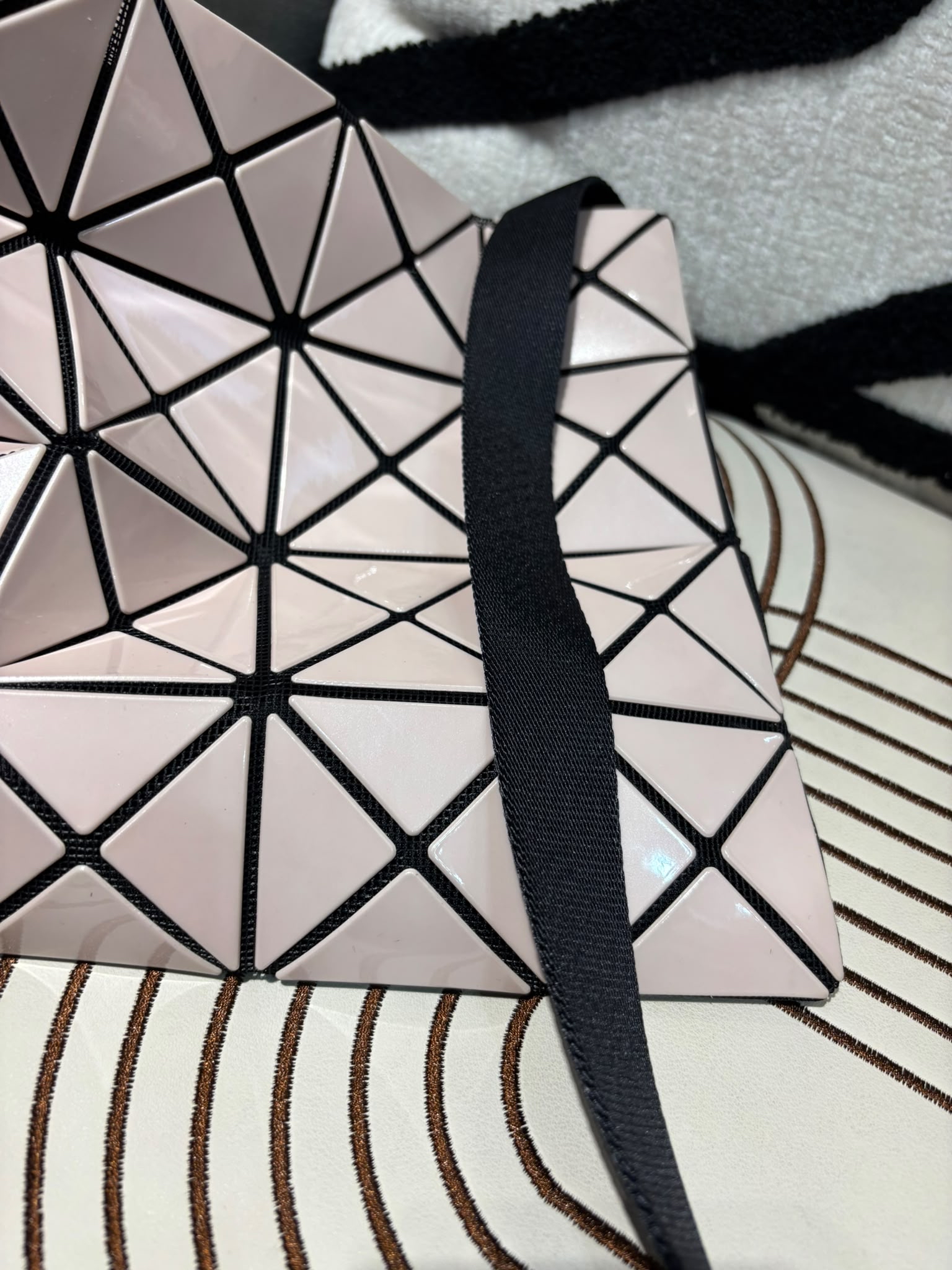Issey Miyake bao bao crossbody bag 100%Authentic, 98%New ✅Dust bag