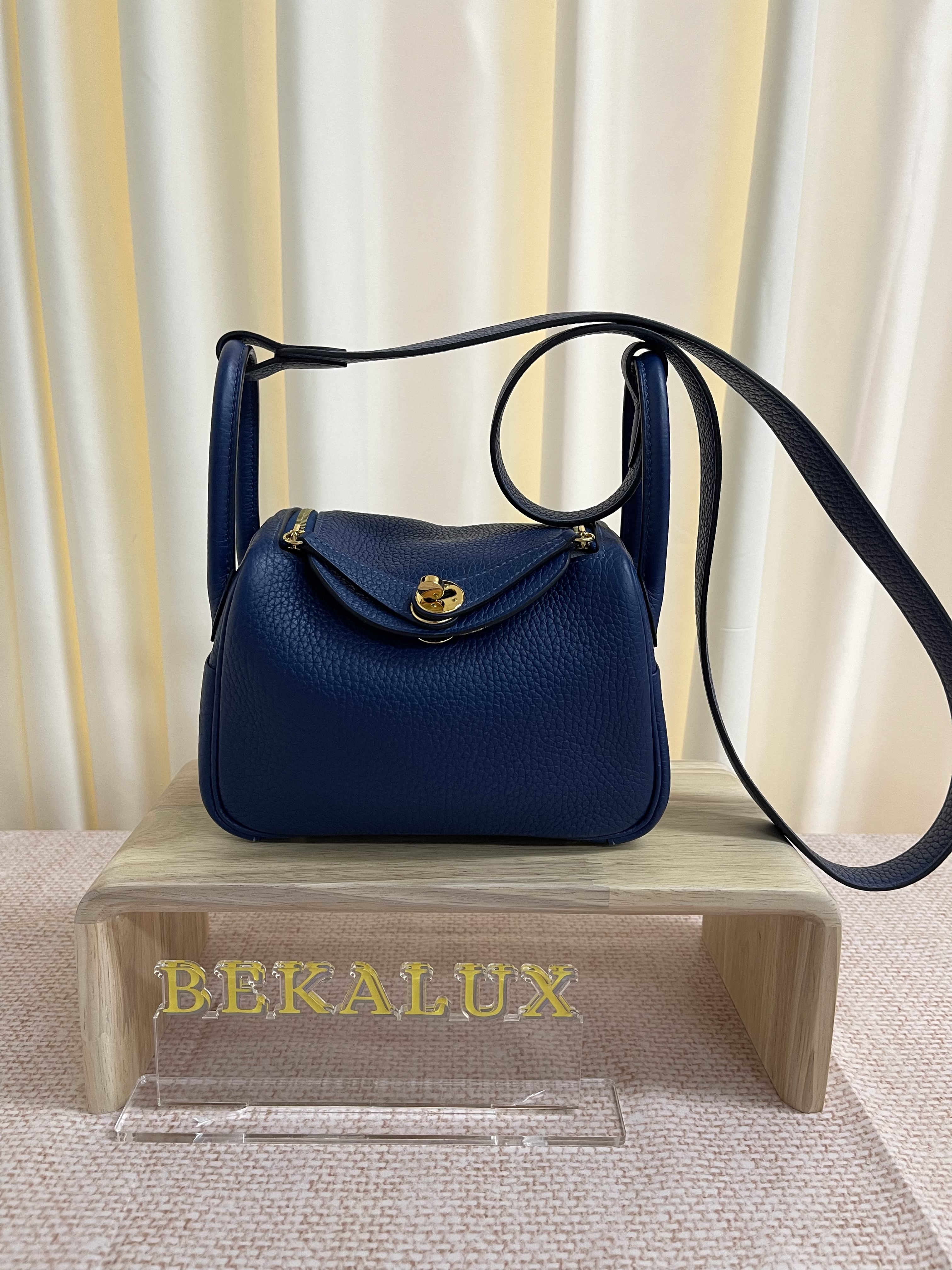 Pre-owned Hermes Mini Lindy/ /Stamp D/ Product Code: 26020304