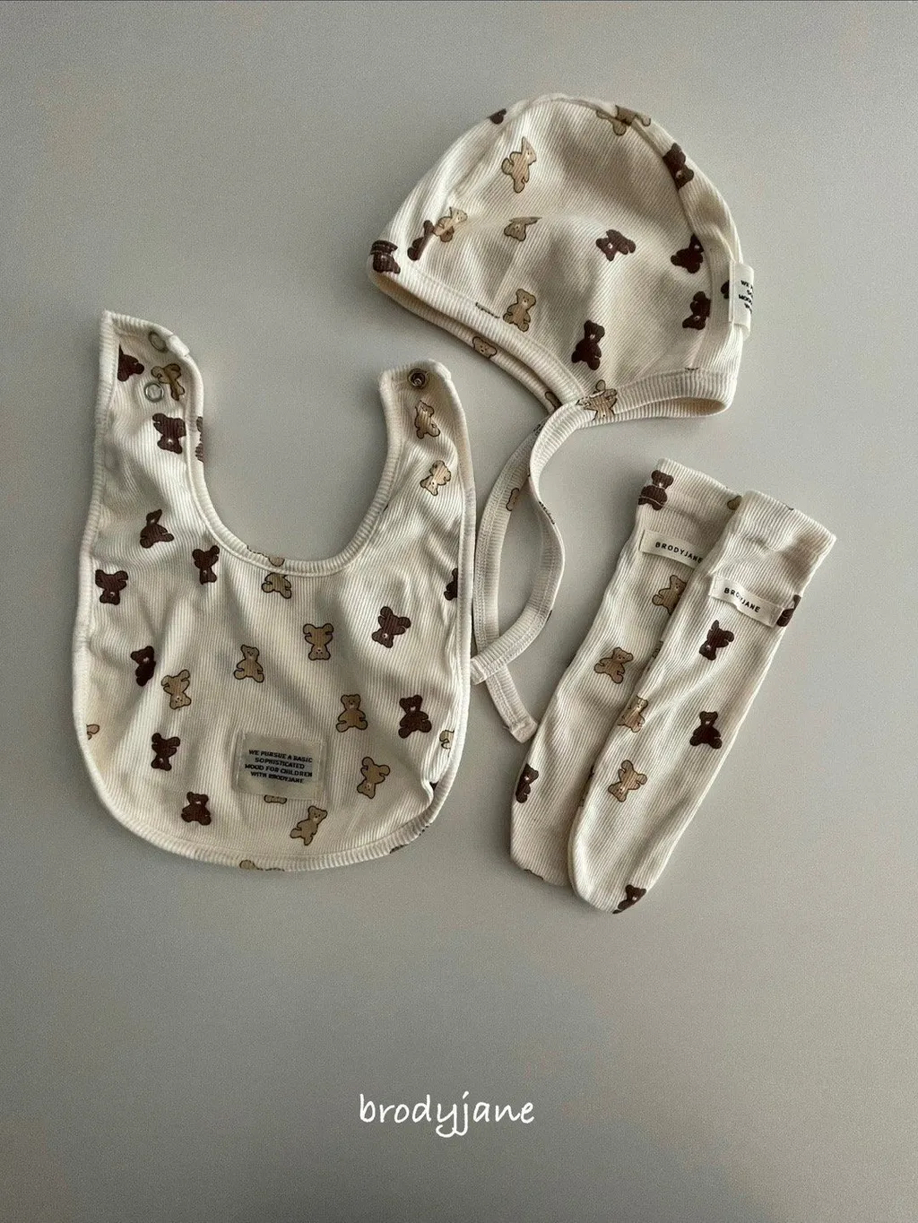 🇰🇷Brodyjane bonnet/bib/socks