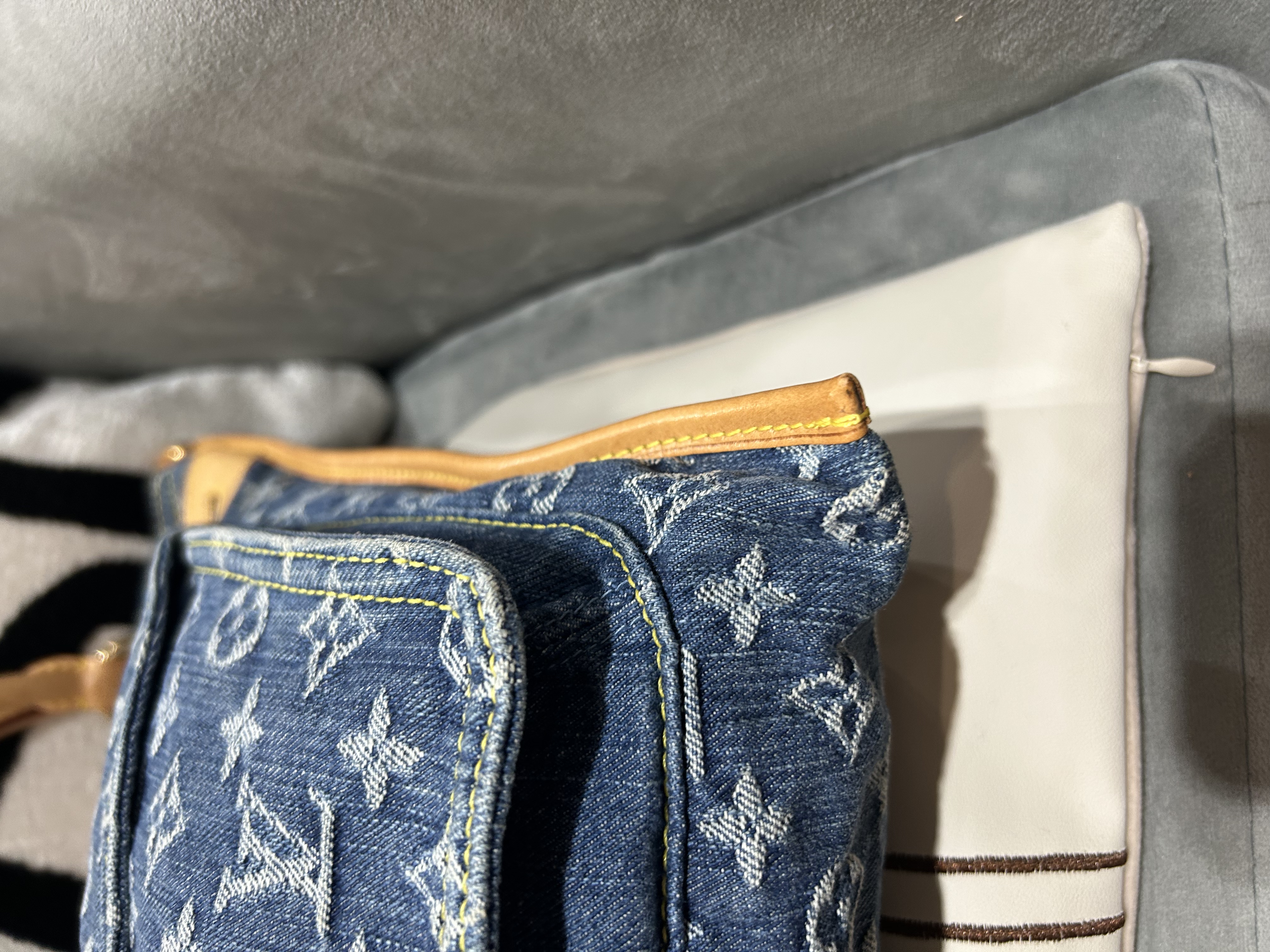 Lv Denim Monogram Flat Shopper 限量版牛仔 M95018 100%Authentic, 95%New ✅Dust bag