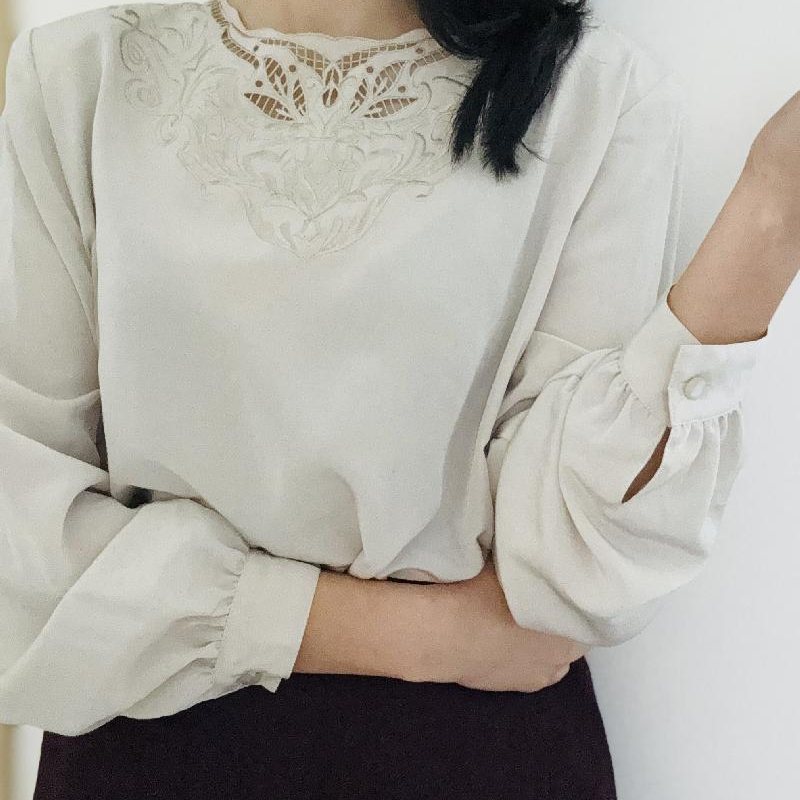 Vintage Japanese New Old Stock Embroidered Neckline Beige Blouse (MT1840)