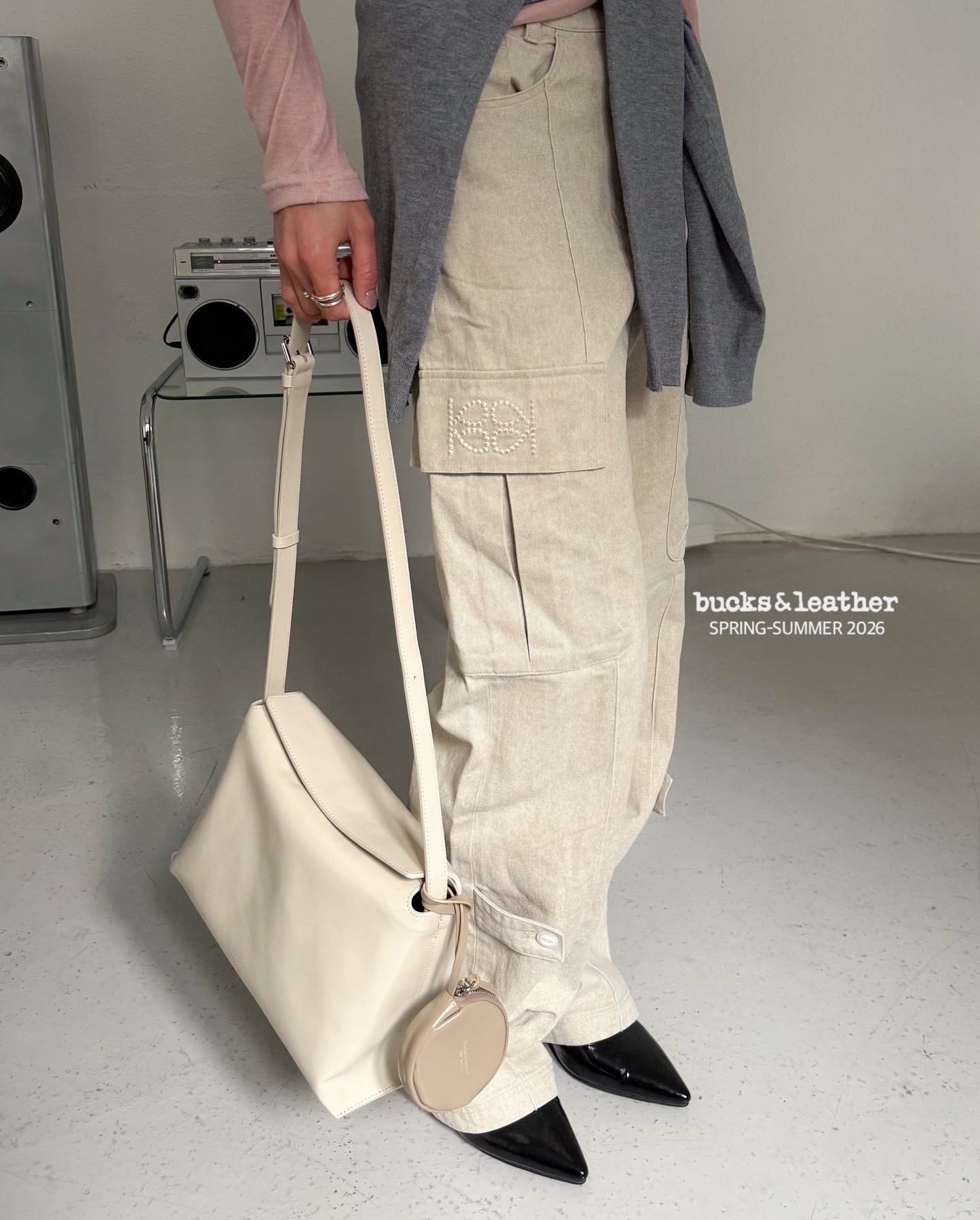 【26SS新皮】預訂_牛皮亮面 Bread bag 磁吸枕頭包 (L) By Bucks & leather