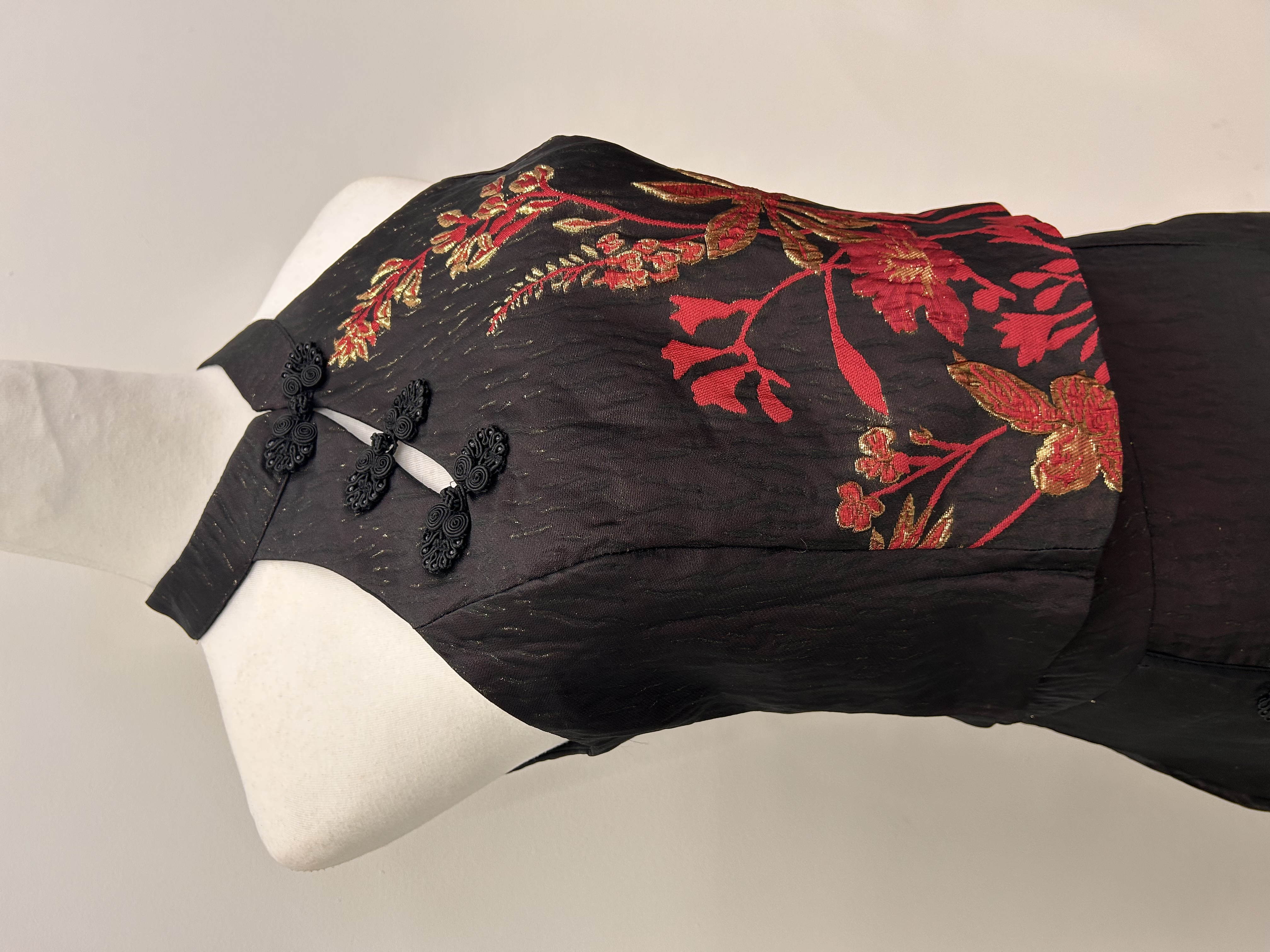 574.WB Cheong San Cut in Top & Skirt 