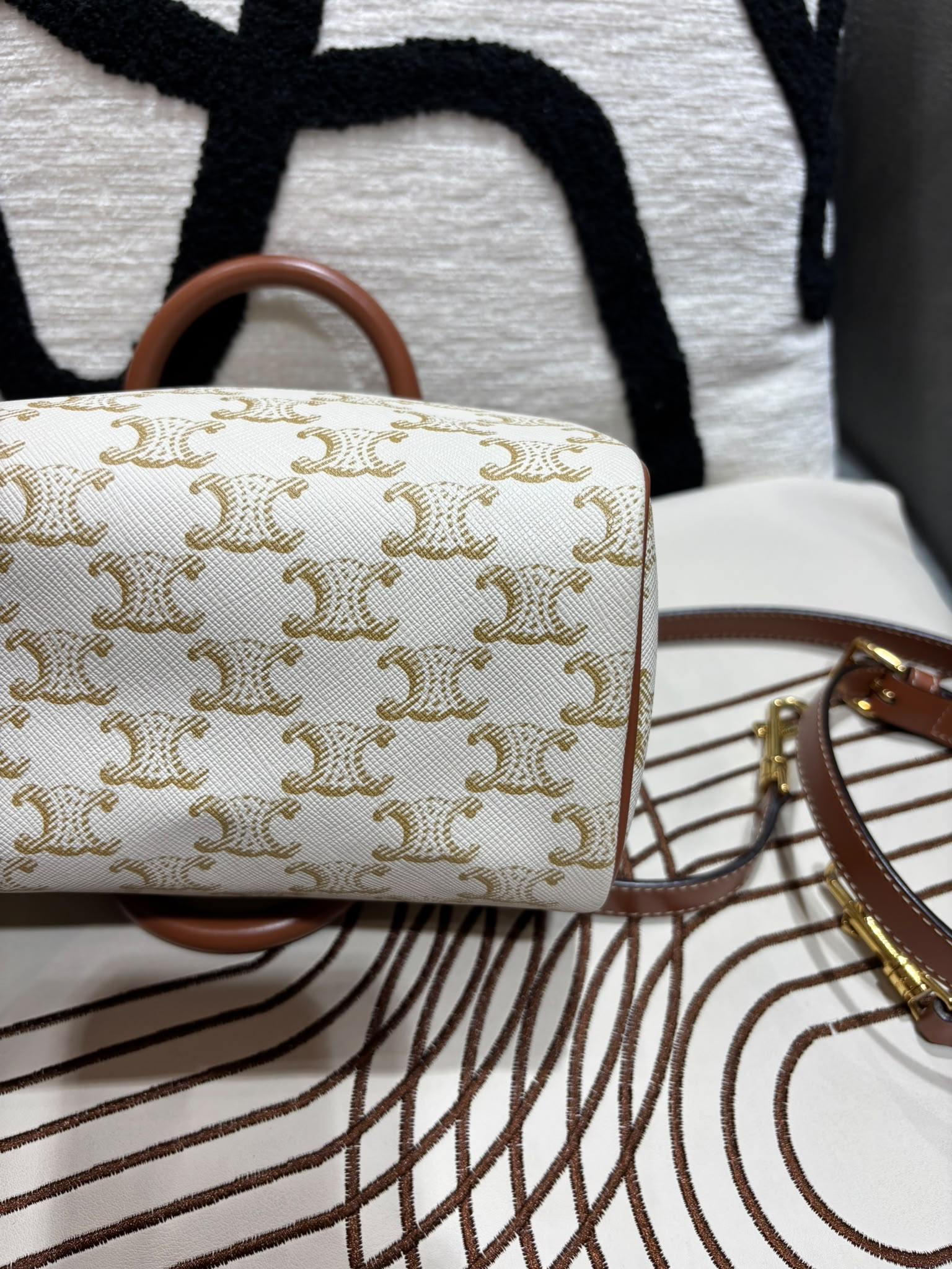 CELINE Triomphe Small Boston 2way bag 100%authentic, 95%New ✅Dust bag