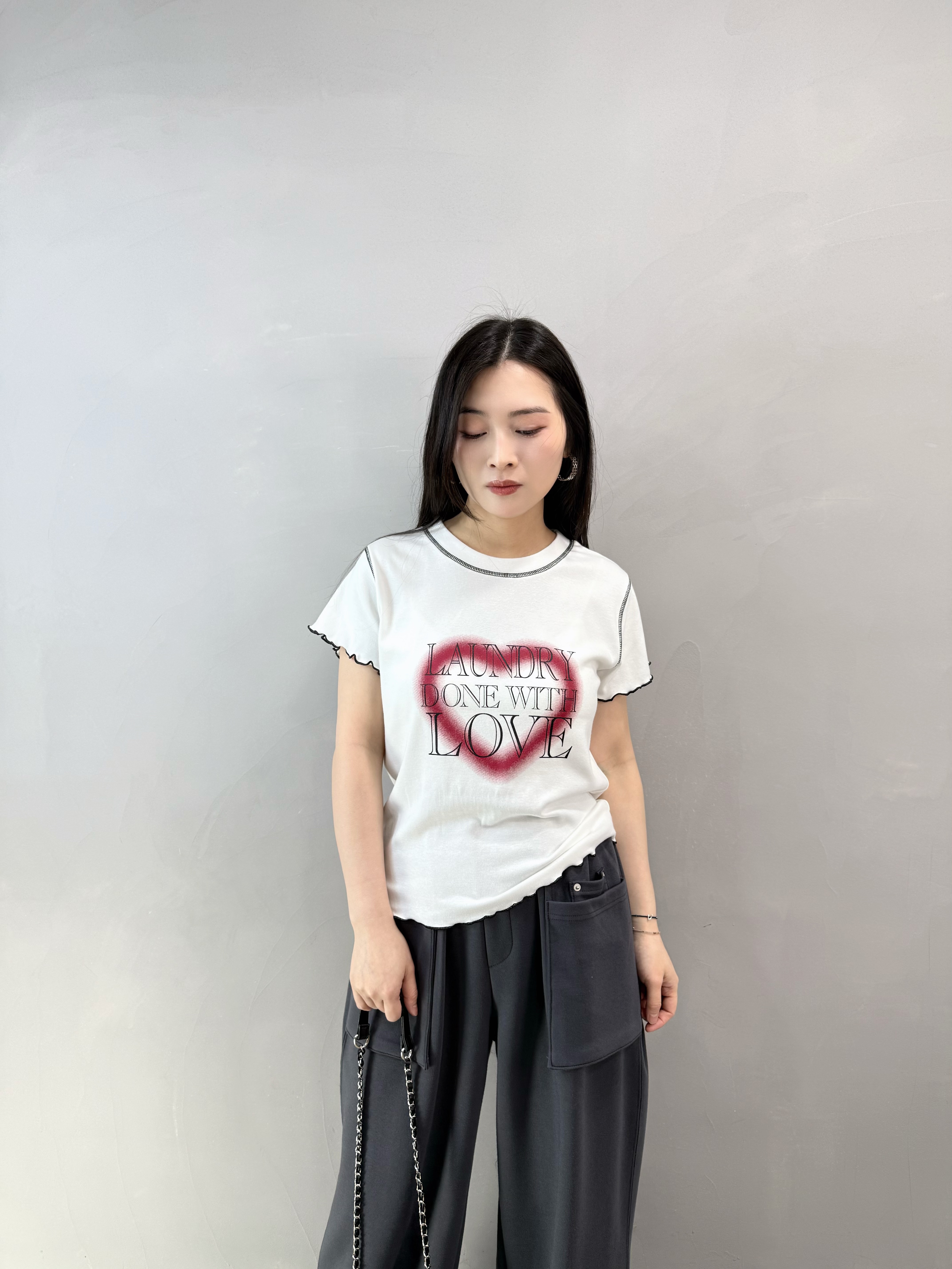 K76 木耳邊字母心心Tee