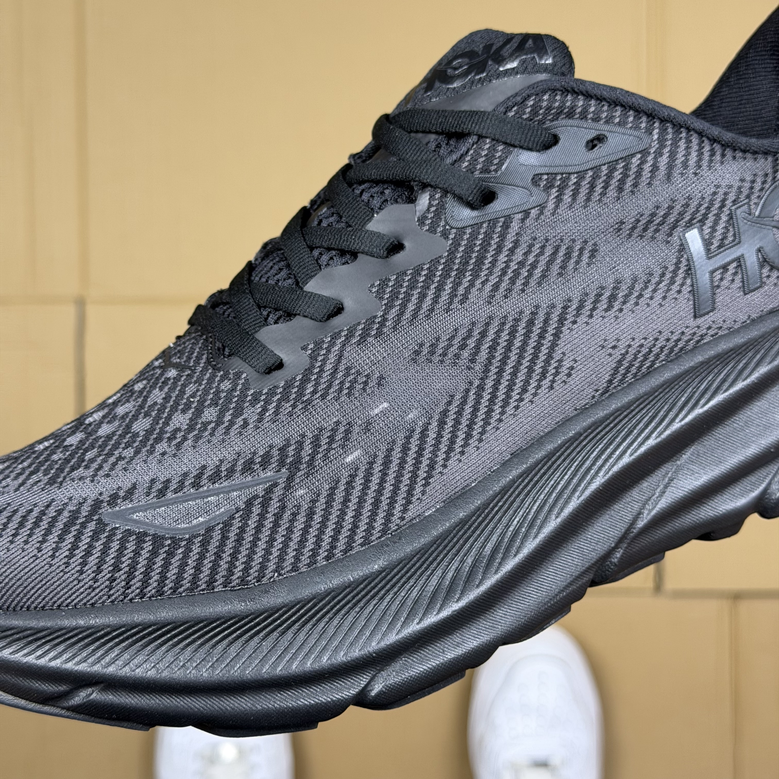 Hoka Clifton 9