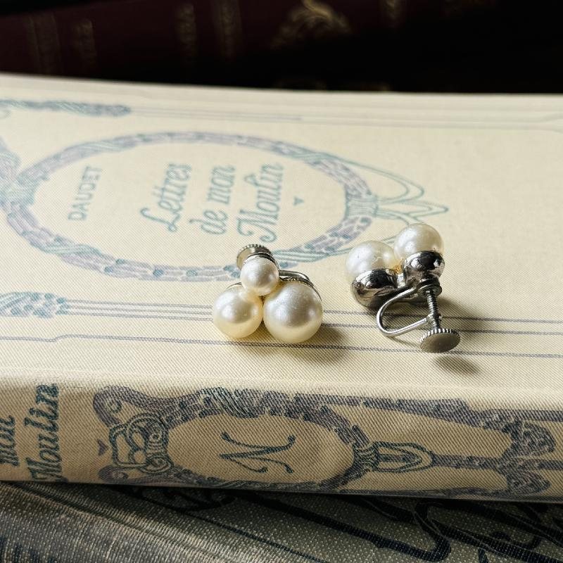 Vintage c.a. 1950s Cluster Faux Pearl Screwback Earrings (MT2070）