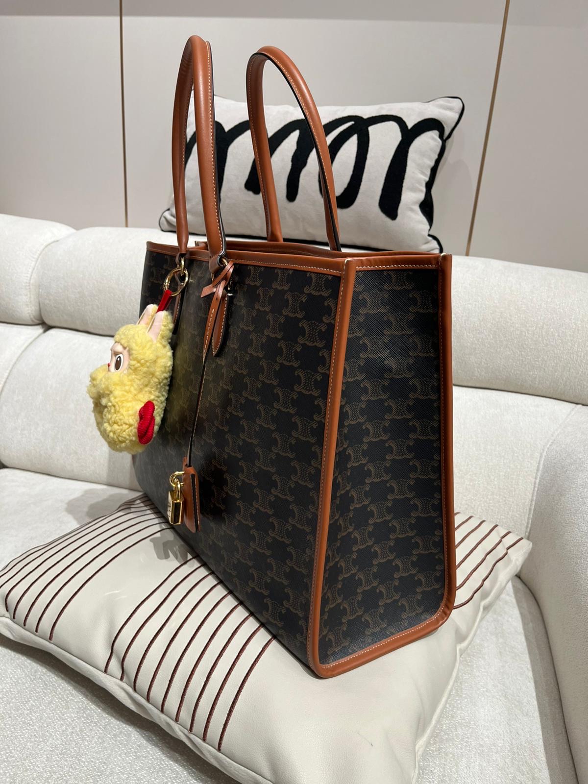 Celine horizontal cabas Triomphe Canvas Tan 100%Authentic, 98%New 