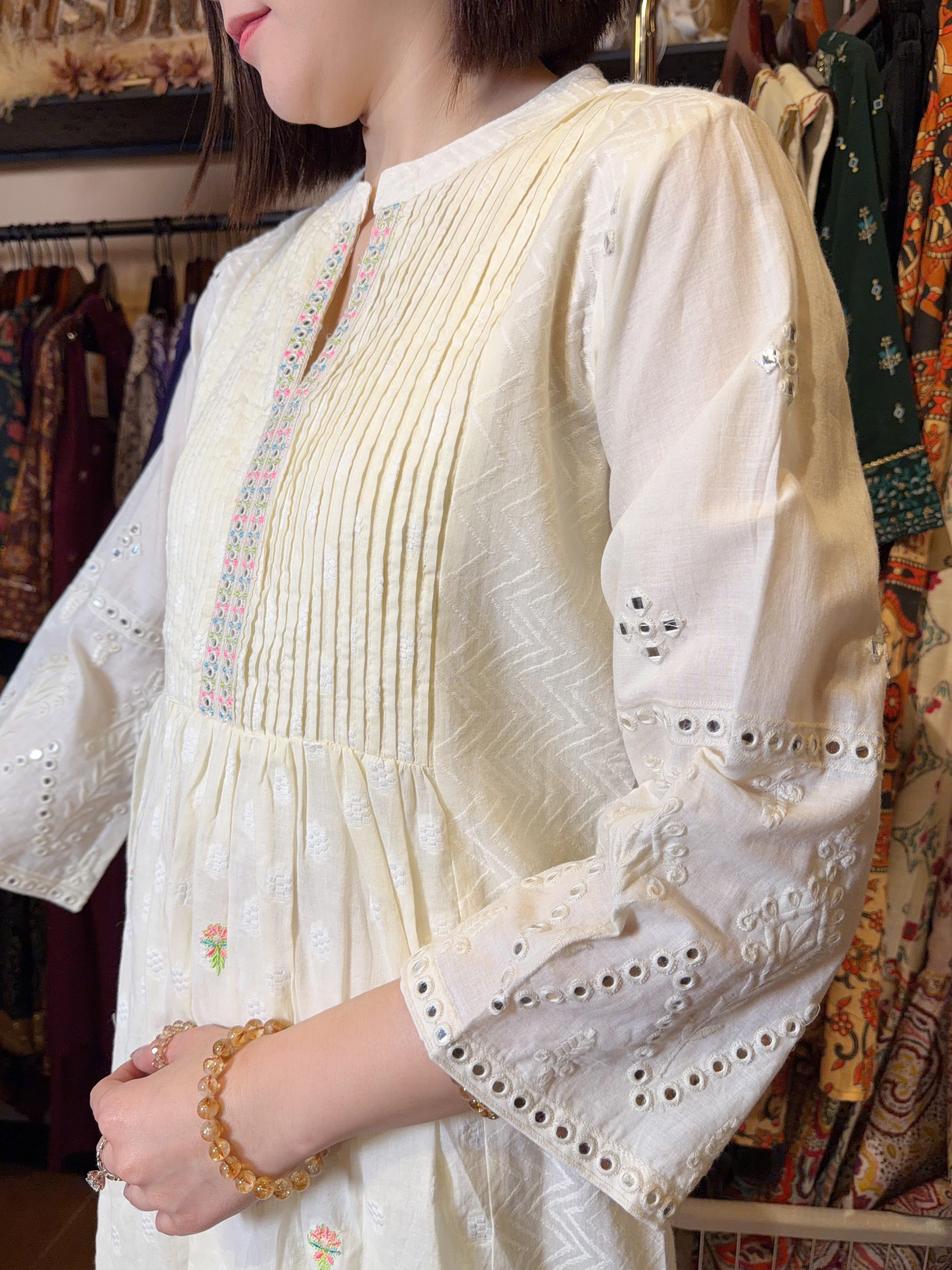 Milky White Accordion Fold Short OP 35" #1131